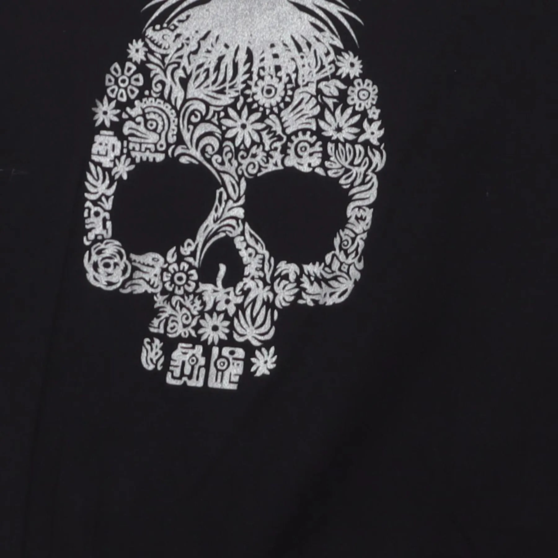 Close-up of the main graphic on the Vintage Y2K 1800 Coconut Tequila "Tequila Skull" T-Shirt - S