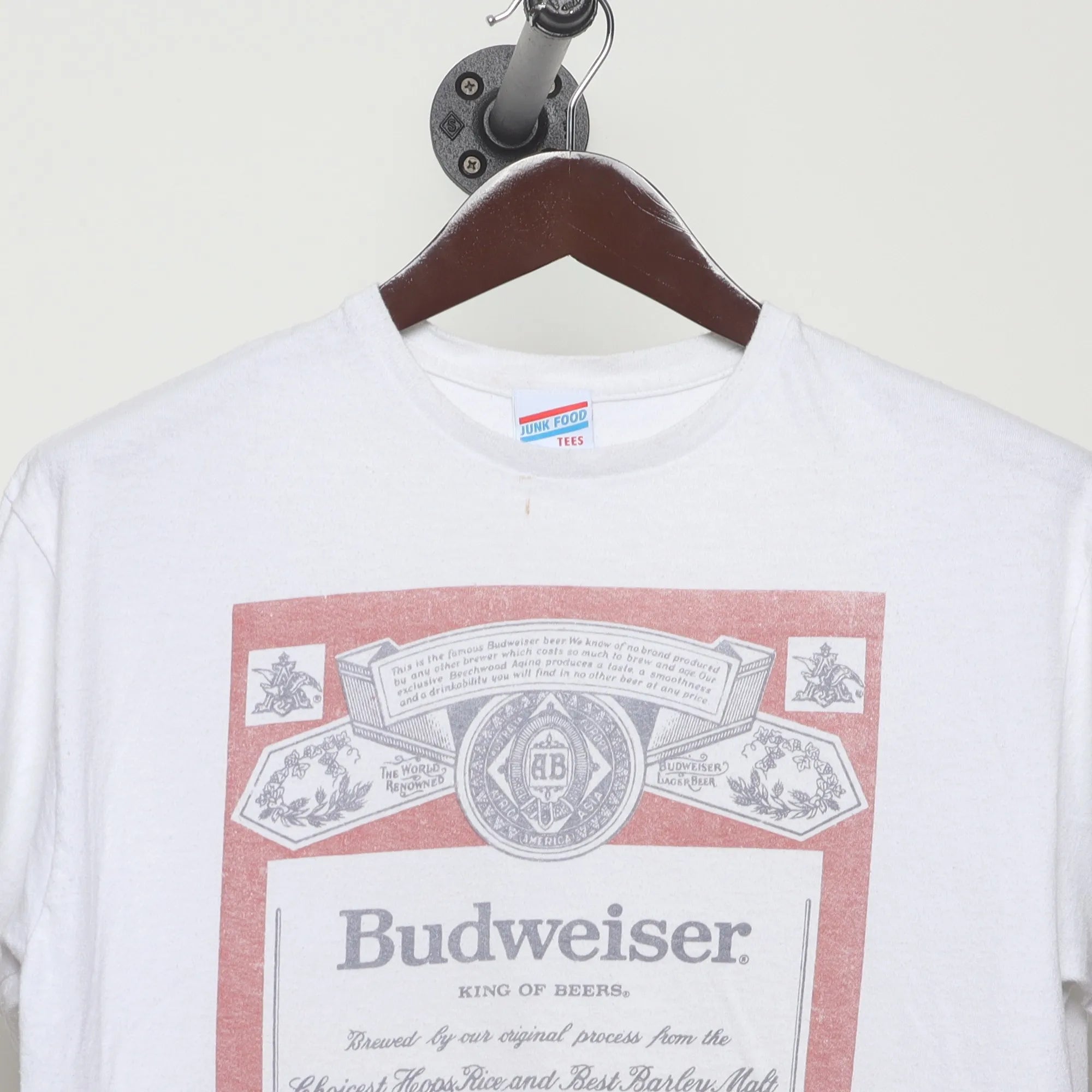 Close-up of the collar and tag on the 2010s Budweiser Beer Label Graphic Tee L