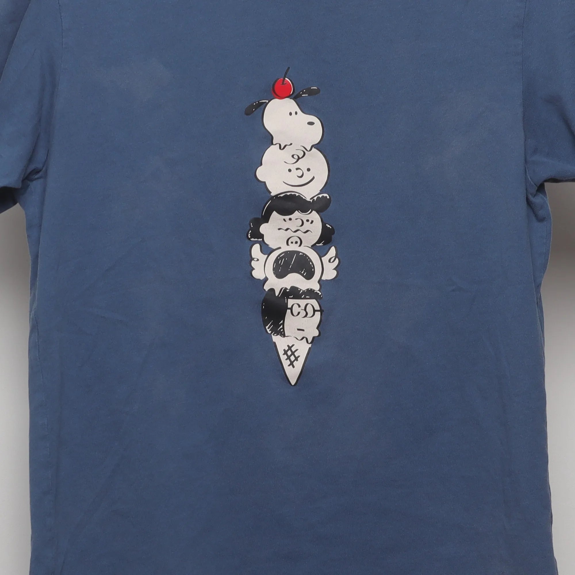 Close-up of the main graphic on the 2010s Uniqlo Peanuts Ice Cream Graphic Tee S
