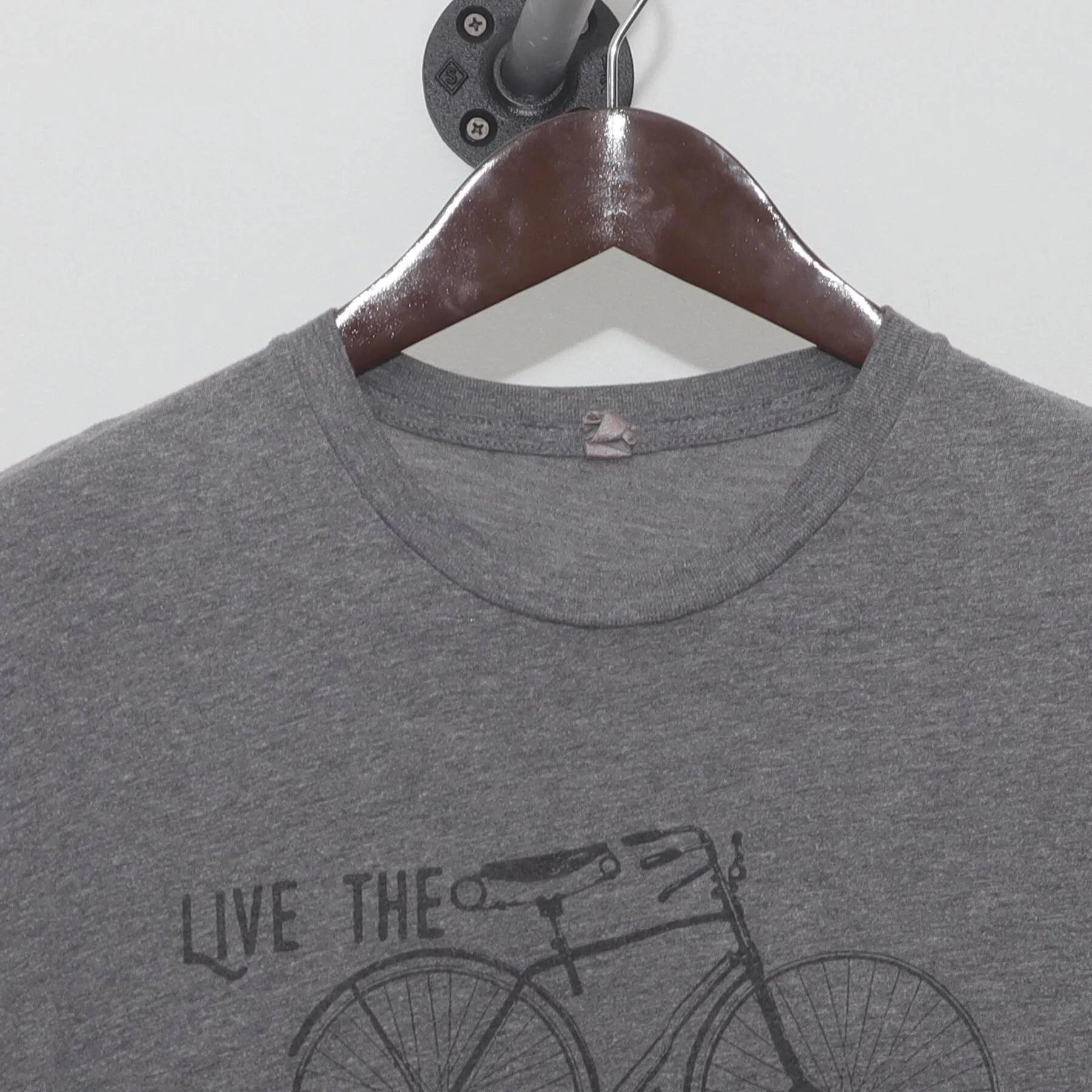 Collar and tag of Vintage "Live The Adventure" Bicycle Graphic T-Shirt Heather Gray