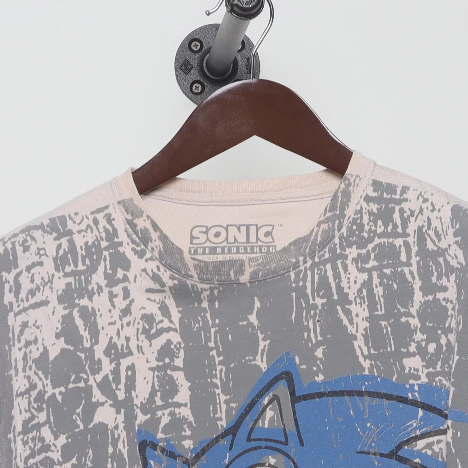 Collar and tag of Vintage Y2K Sonic The Hedgehog "Grunge Graphic" T-Shirt - M