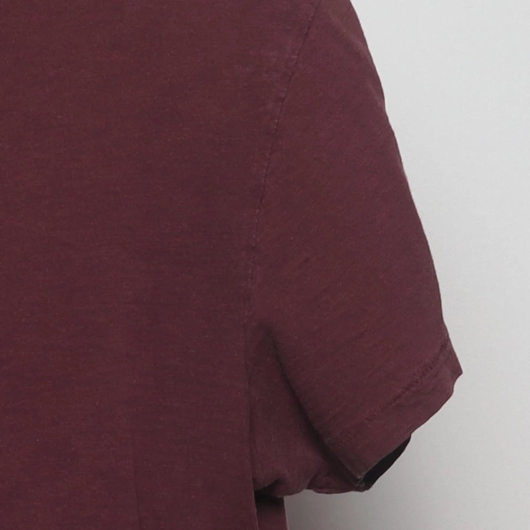 Close-up of the Right sleeve on the Vintage Y2K Aéropostale "AERO Box Logo" T-Shirt - S