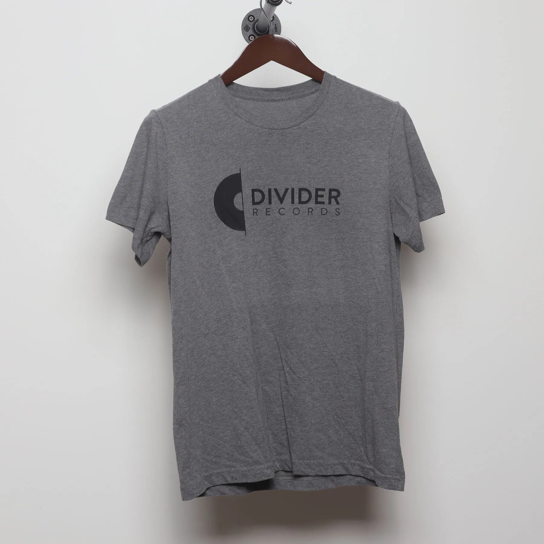 Front view of Vintage Y2K Divider Records "Record Logo" T-Shirt - S