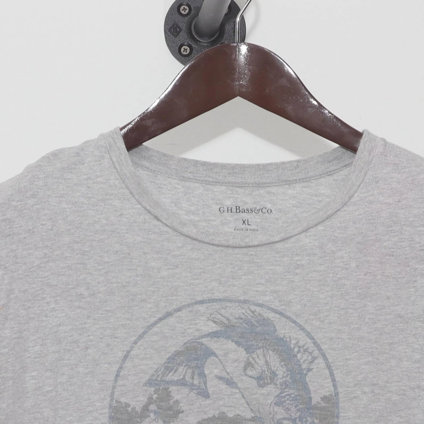 Close-up of the collar and tag on the Vintage Y2K G.H. Bass & Co. "Appleton Bait + Tackle" T-Shirt - L