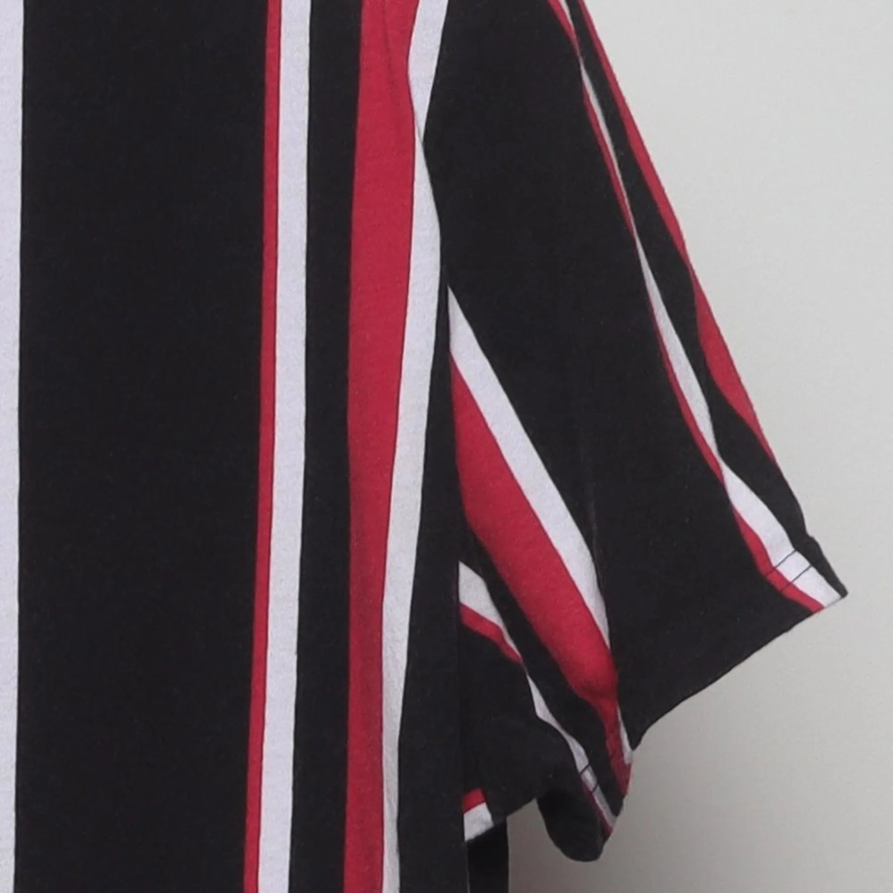 Close-up of the Right sleeve on the Vintage Y2K Hollister "Vertical Stripe Logo" T-Shirt - M