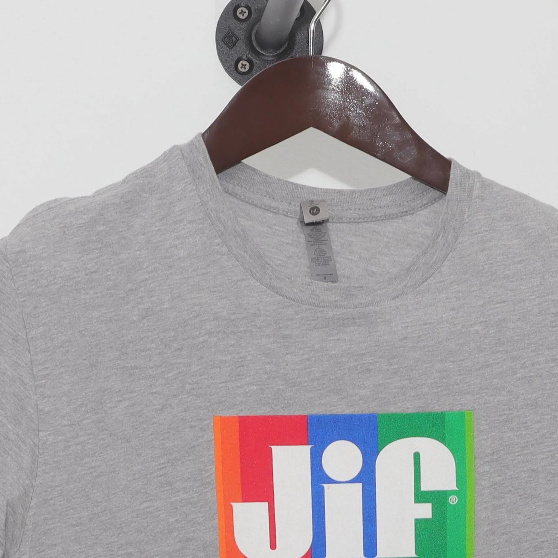 Close-up of the collar and tag on the Vintage 2010s Jif "Power Ups" T-Shirt - XS