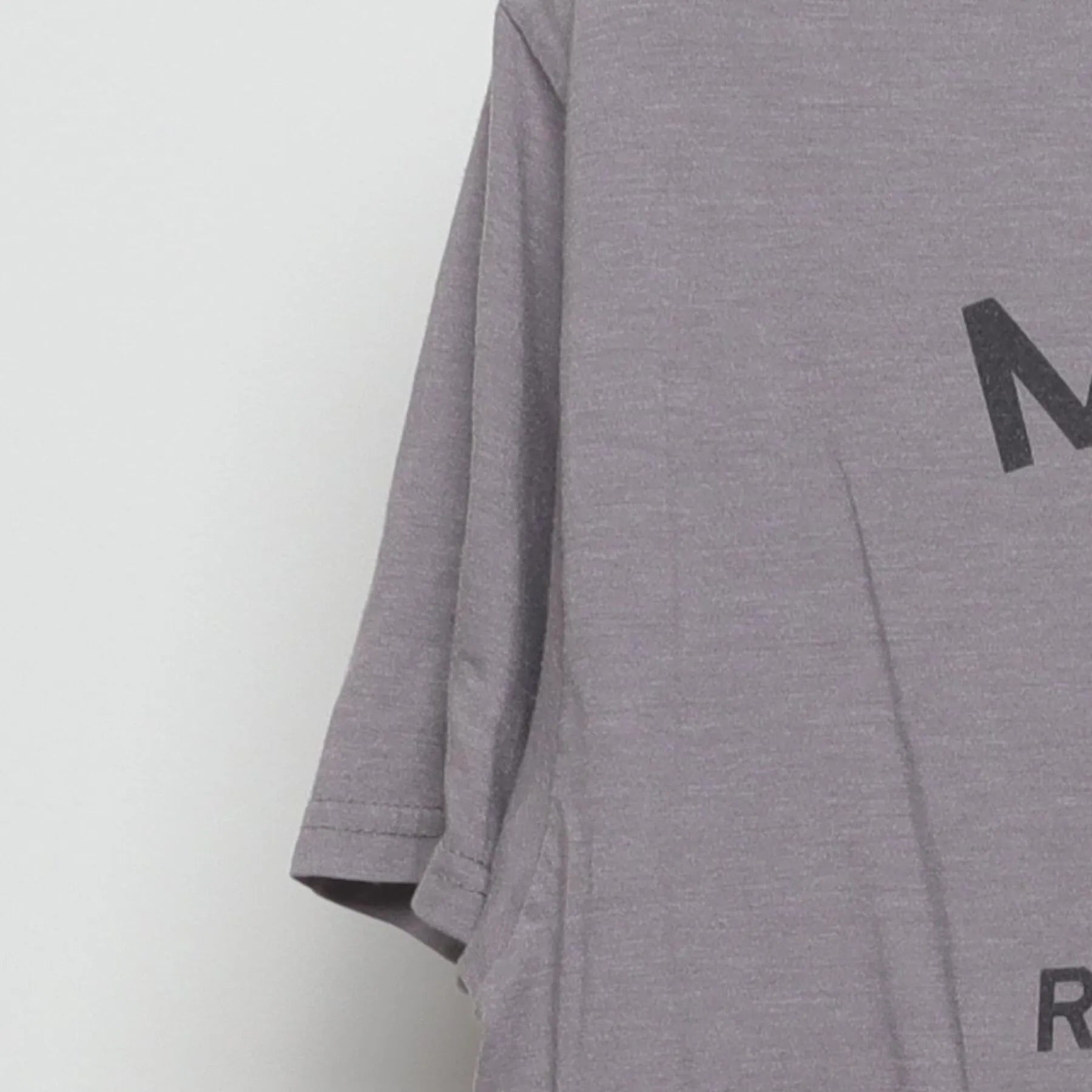Close-up of the Left sleeve on the Vintage Y2K Marmot "Marmot Republic" T-Shirt - M