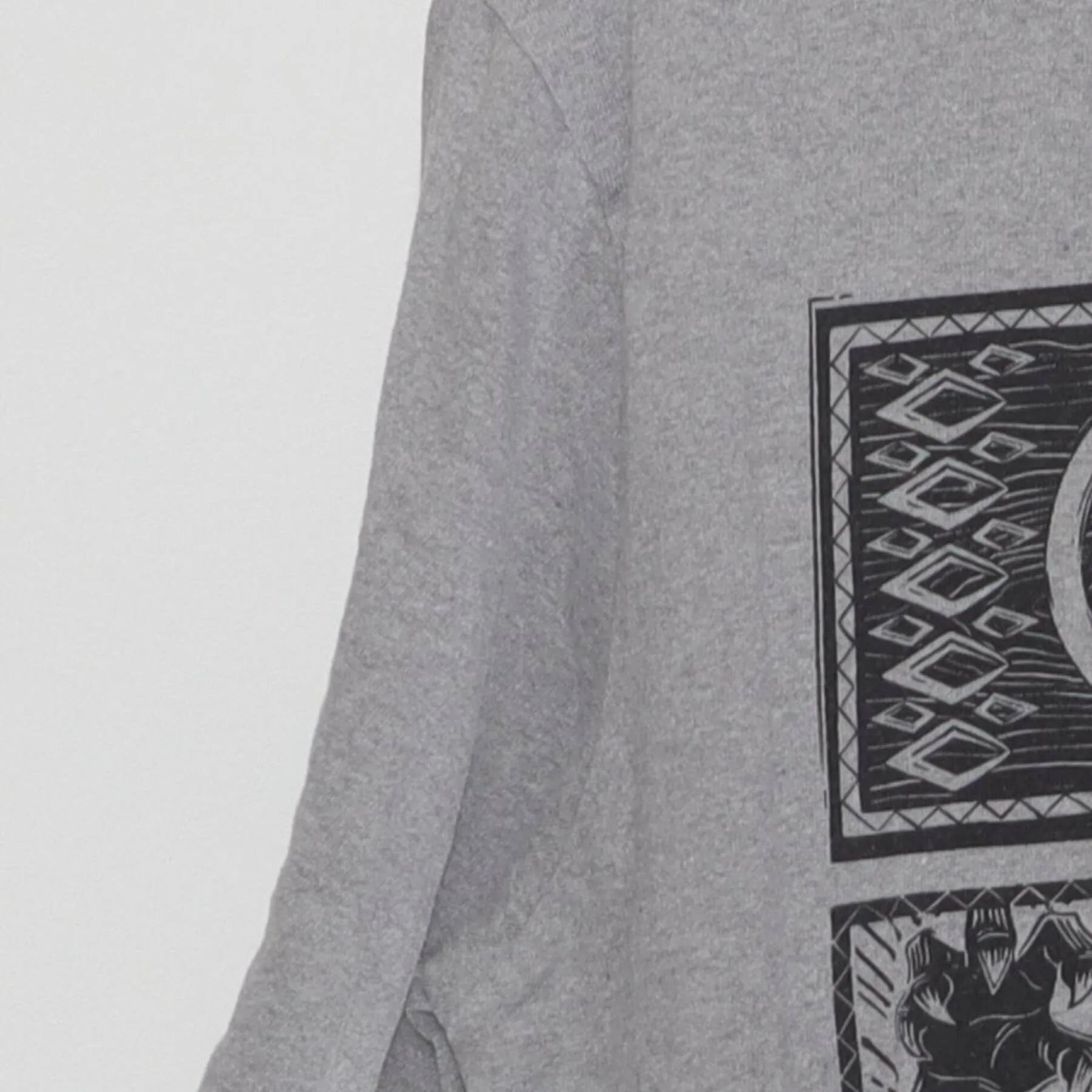 Close-up of the Left sleeve on the Vintage 2010s Marvel "Black Panther Wakanda" T-Shirt - L