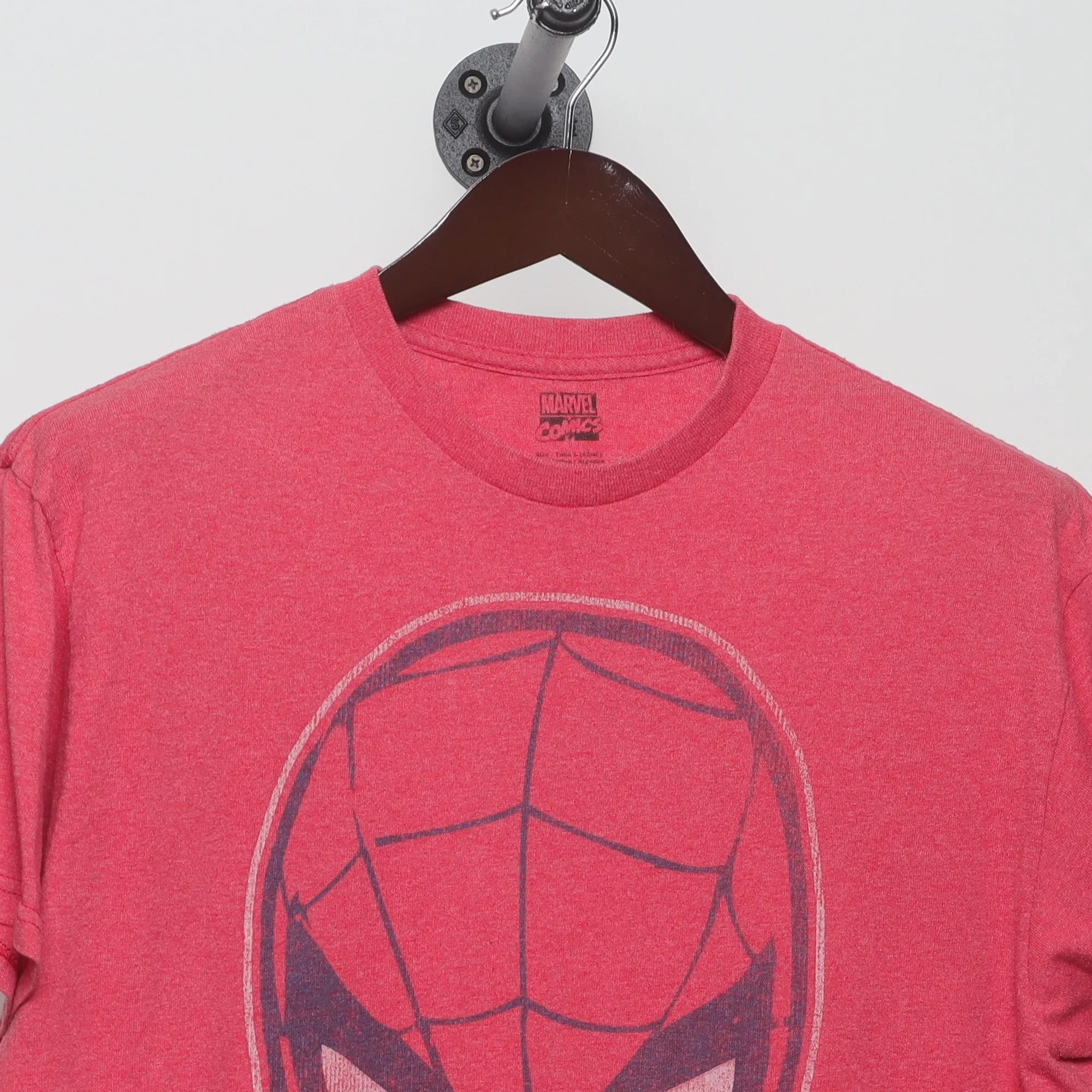 Close-up of the collar and tag on the Marvel Spider-Man Retro Faded Graphic T-Shirt L