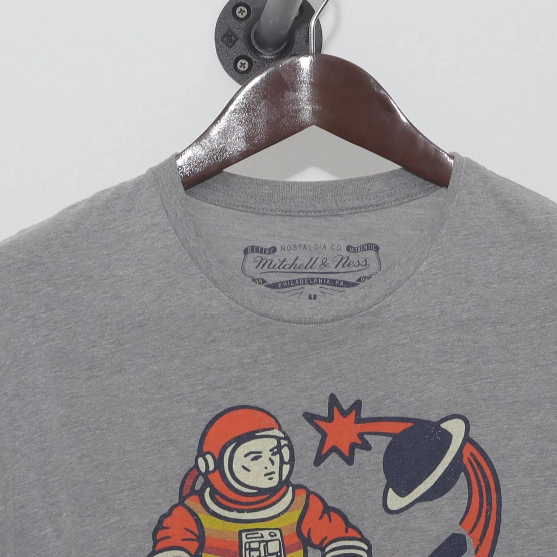 Close-up of the collar and tag on the Vintage 1980s Houston Astros "Astronaut Mascot" T-Shirt - S