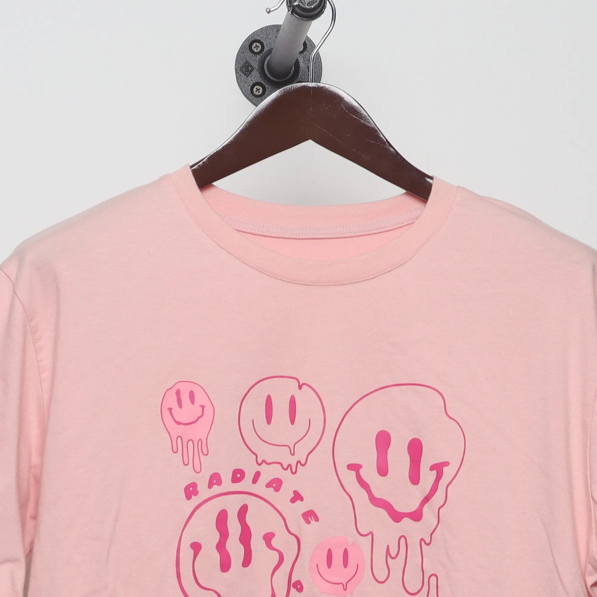 Close-up of the collar and tag on the Modern Drippy Smiley Face Graphic Tee L