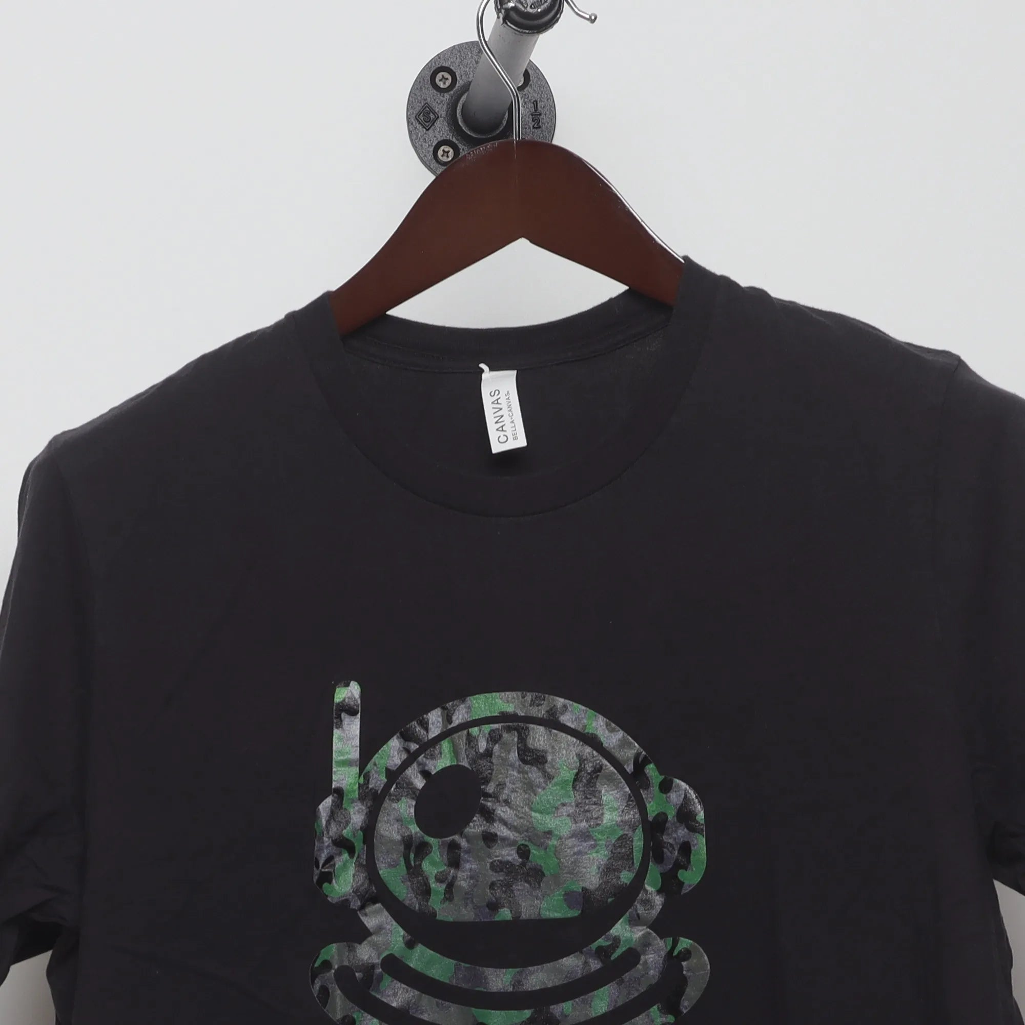 Close-up of the collar and tag on the Modern Moonrocks Astronaut Camo Graphic Tee M