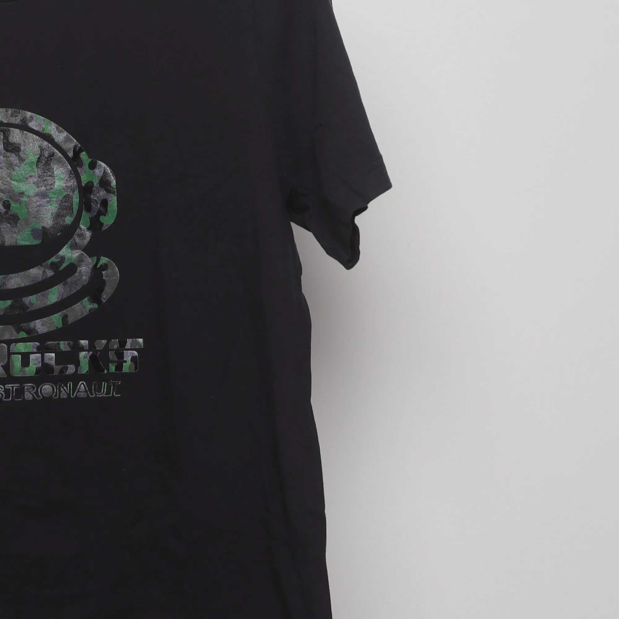 Close-up of the sleeve on the Modern Moonrocks Astronaut Camo Graphic Tee M