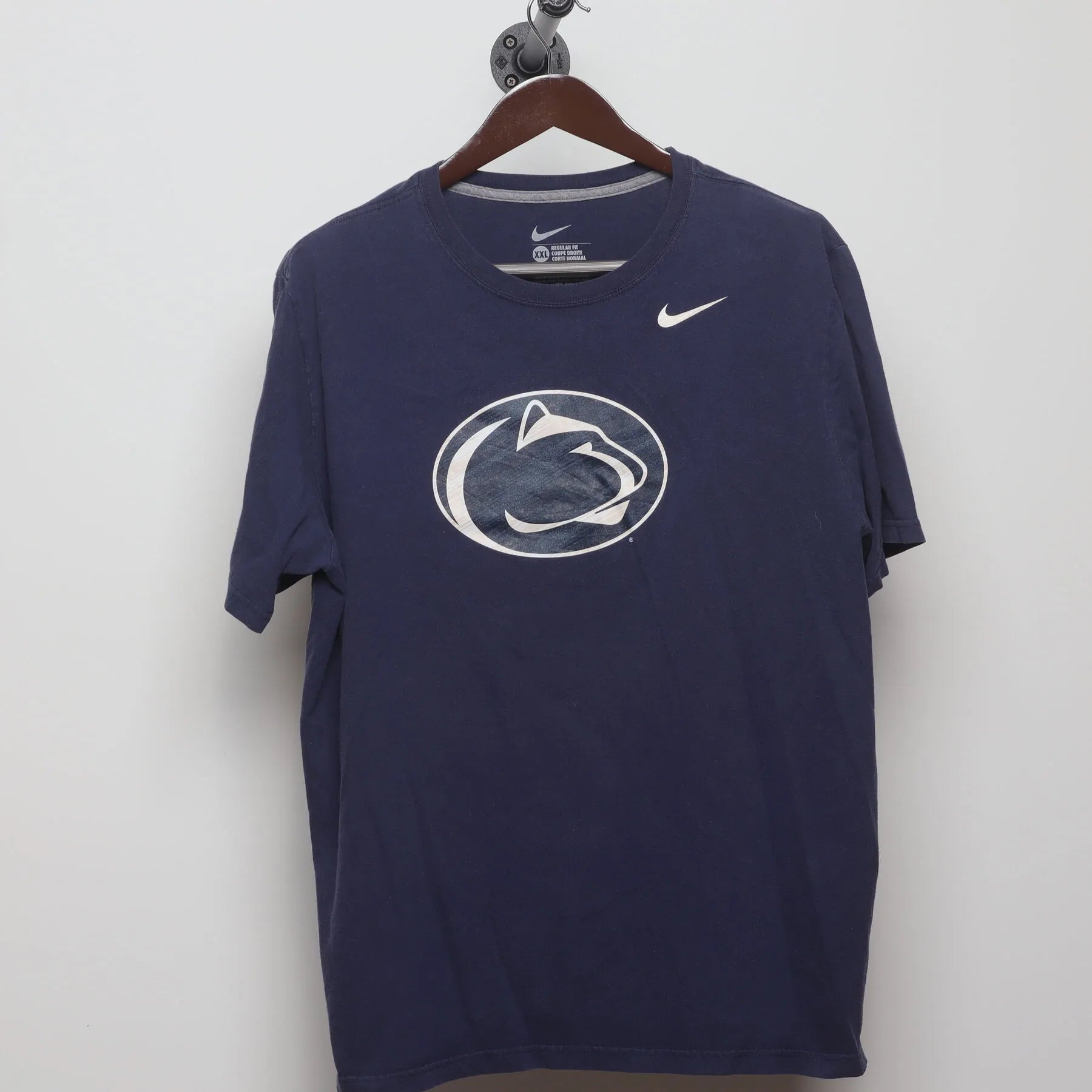 Front view of Modern Nike Penn State "Nittany Lions Logo" T-Shirt - XL