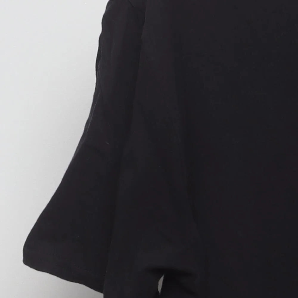 Close-up of the sleeve on the Modern Rick and Morty "Japanese Style Rick Sanchez" T-Shirt - L