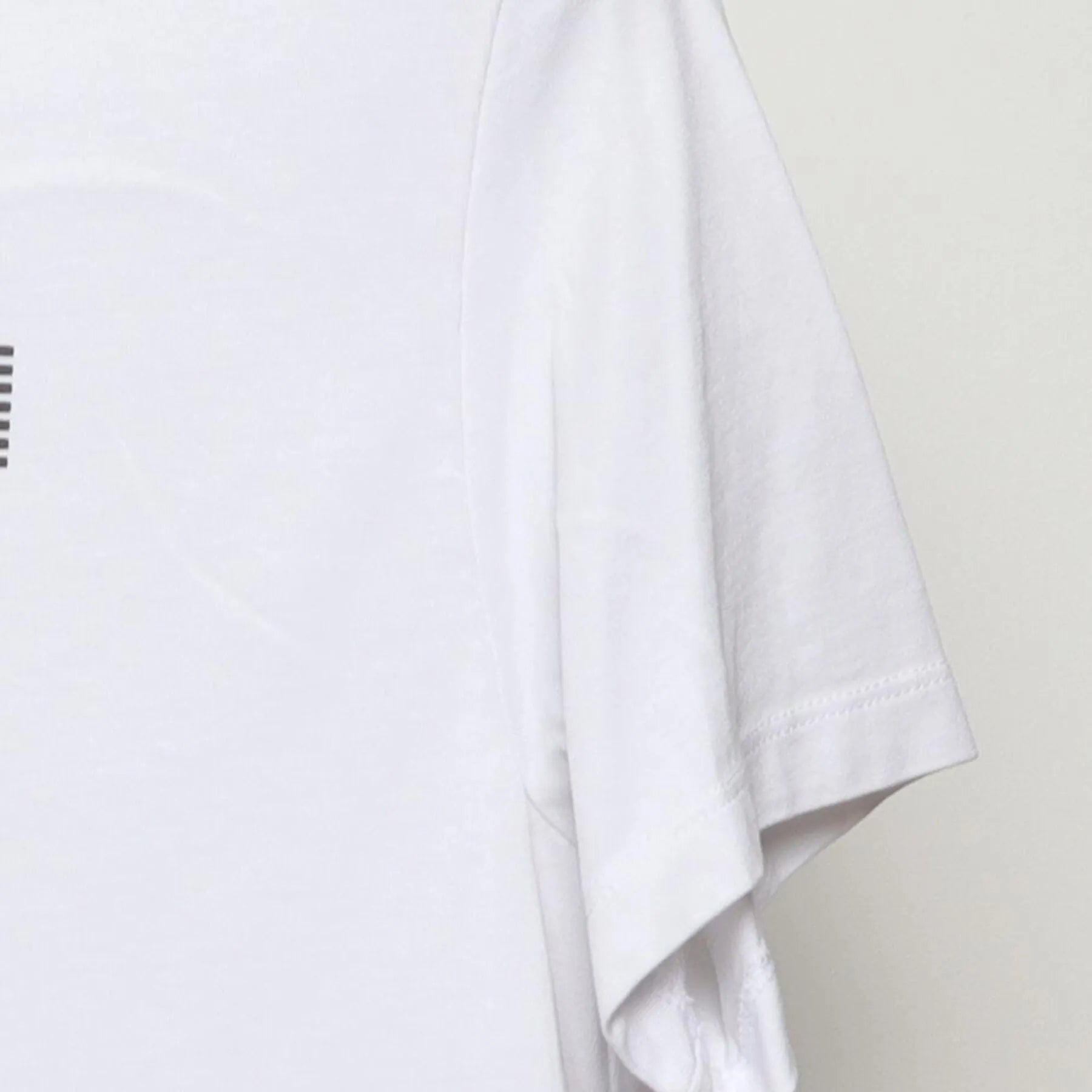 Close-up of the Right sleeve on the Vintage 2010s Nike "US Soccer One Nation One Team" T-Shirt - M