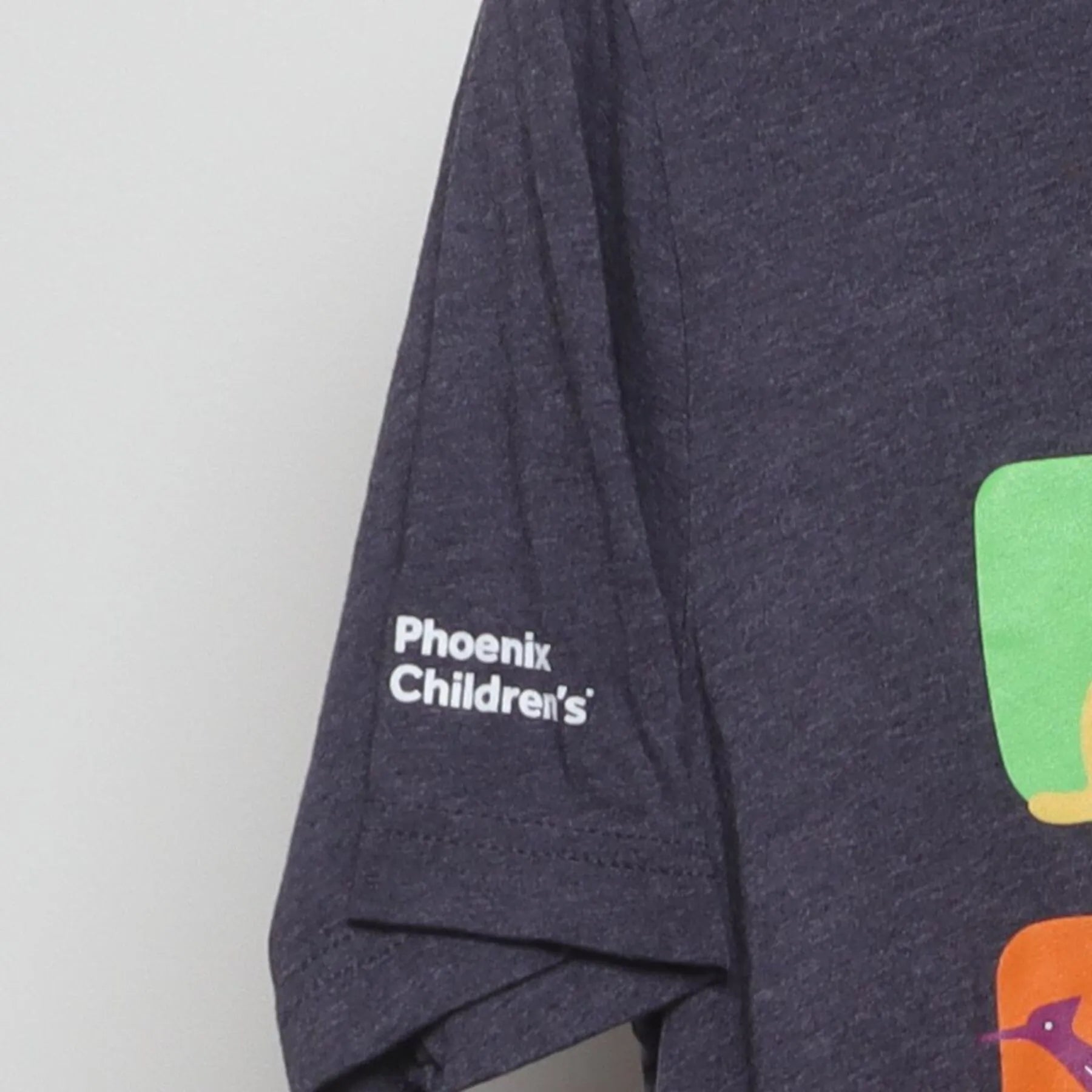Close-up of the Left sleeve on the Vintage 2010s Phoenix Children's "Colorful Animals Grid" T-Shirt - M