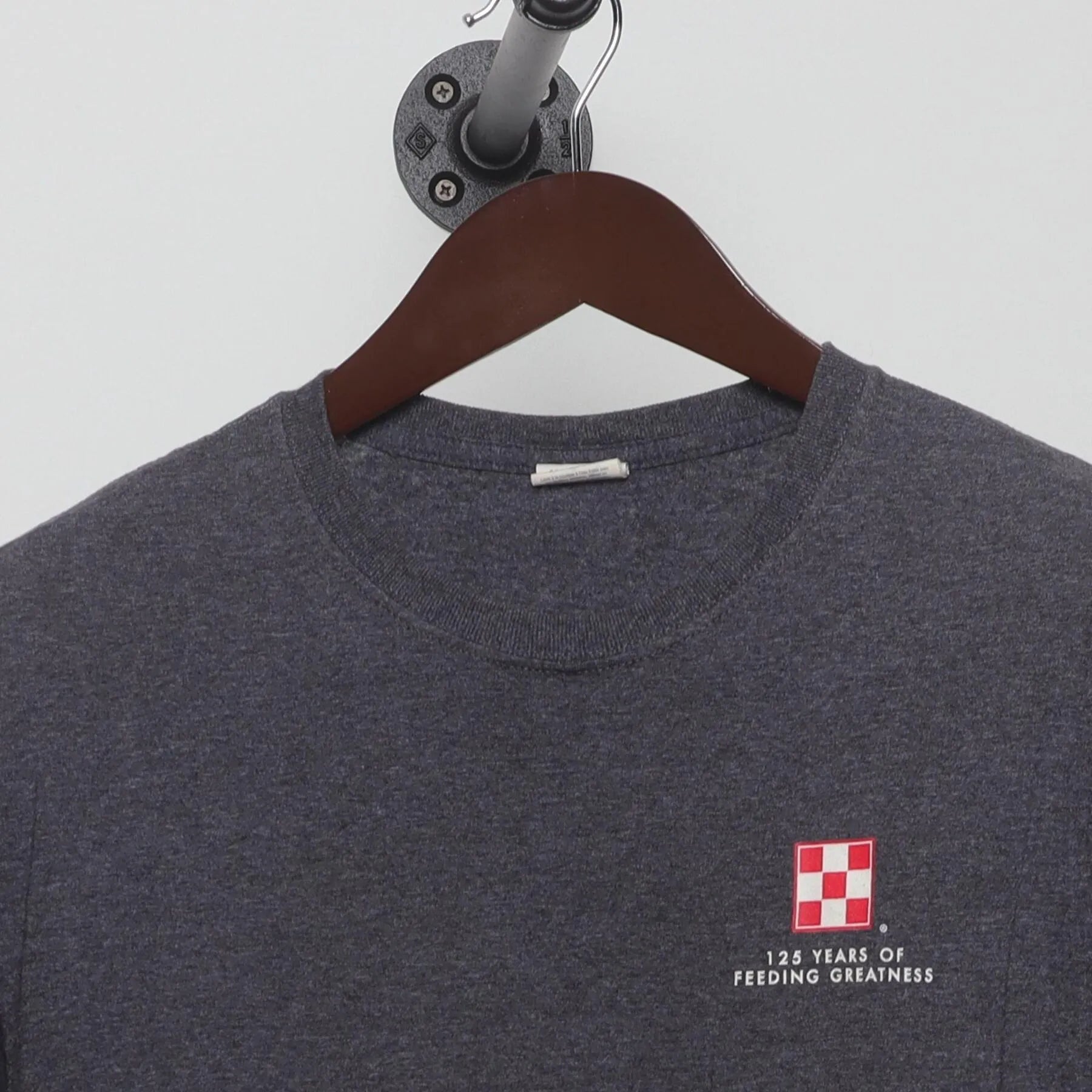 Close-up of the collar and tag on the Vintage Y2K Purina "130 Years of Feeding Greatness" T-Shirt - S