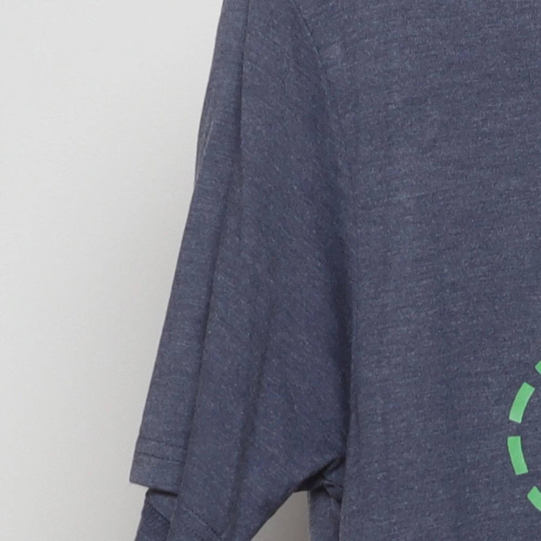 Close-up of the Left sleeve on the Vintage 2010s Kids Event "Ready, Set, Move!" T-Shirt - M