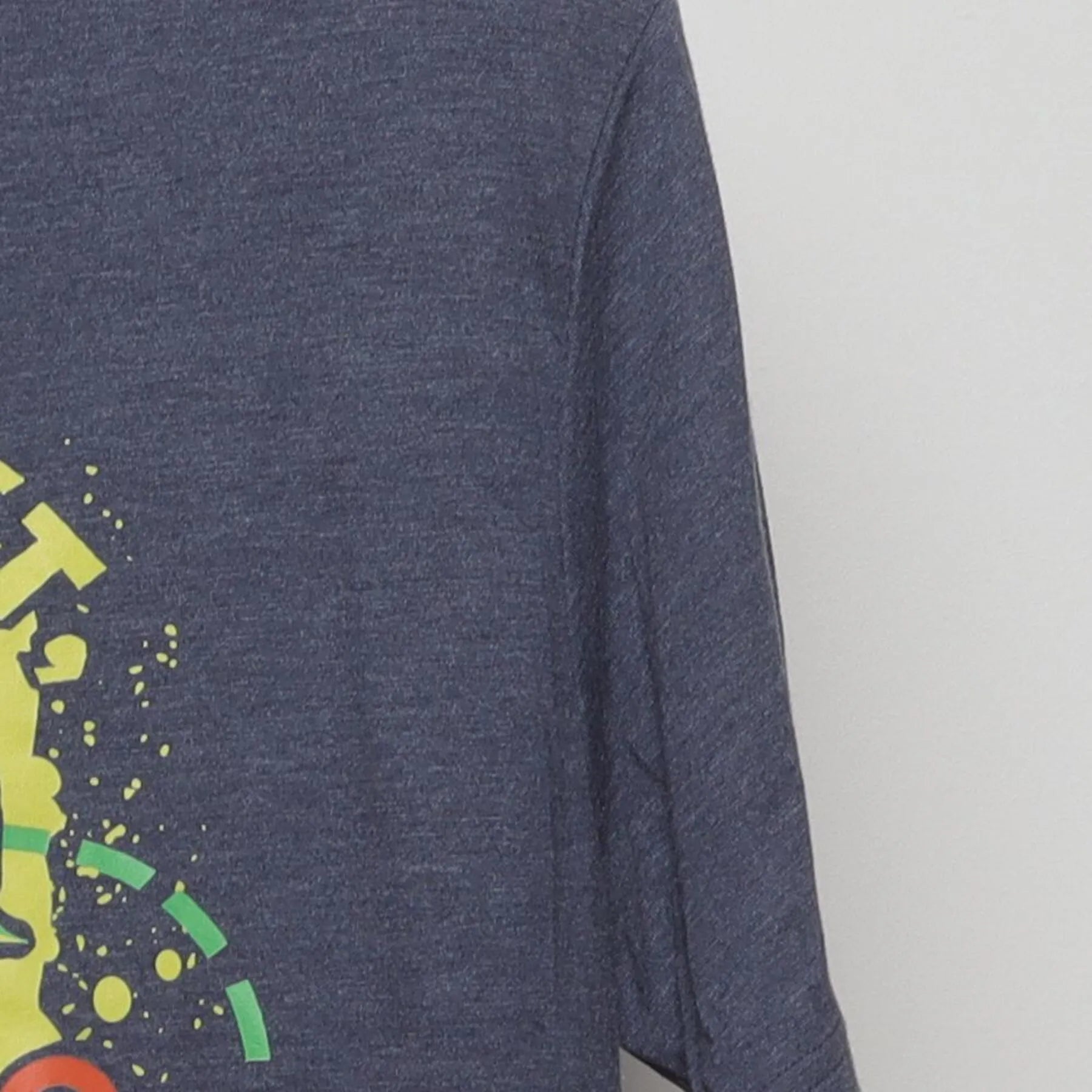 Close-up of the Right sleeve on the Vintage 2010s Kids Event "Ready, Set, Move!" T-Shirt - M