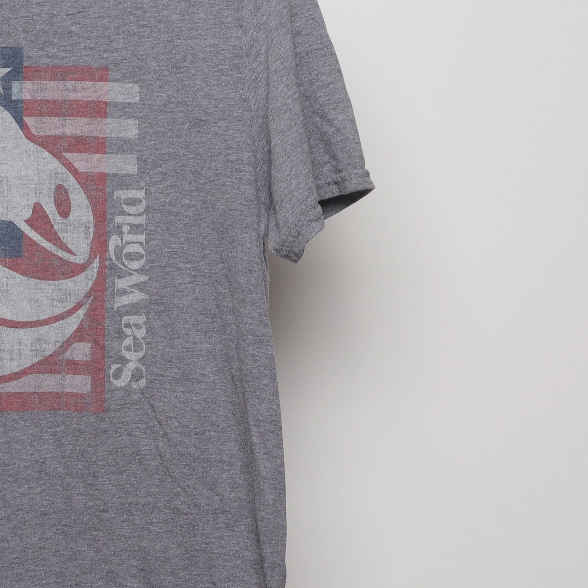 Close-up of the sleeve on the Retro Sea World American Flag Graphic Tee M