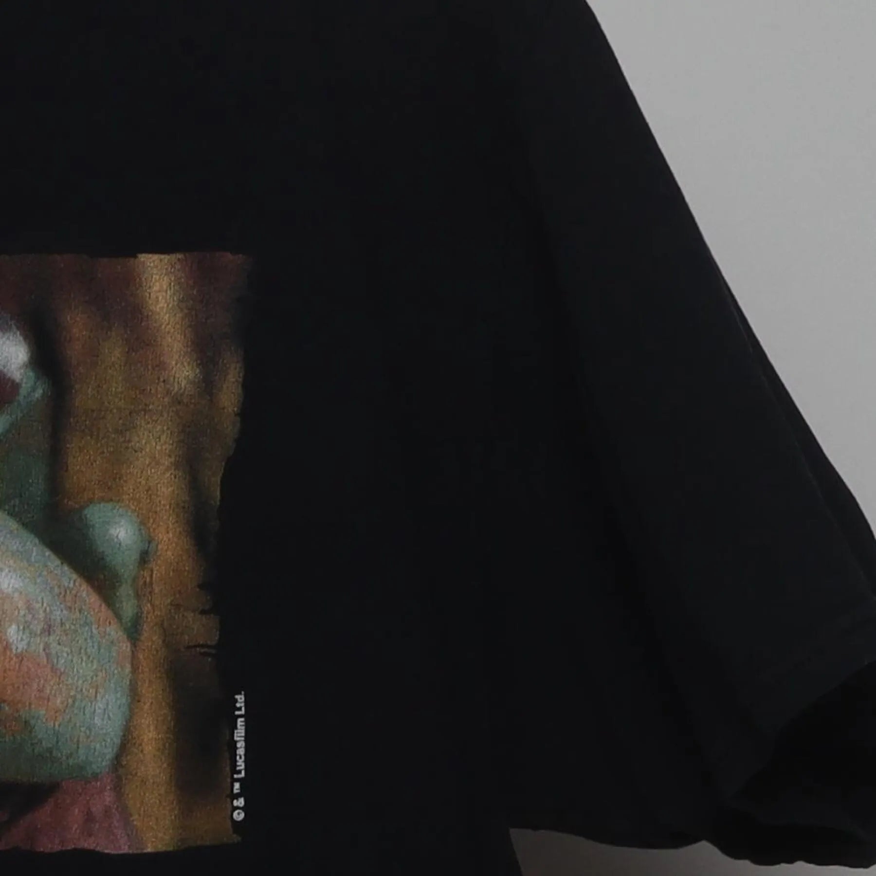 Close-up of the Right sleeve on the Vintage Y2K Star Wars "Boba Fett" T-Shirt - M