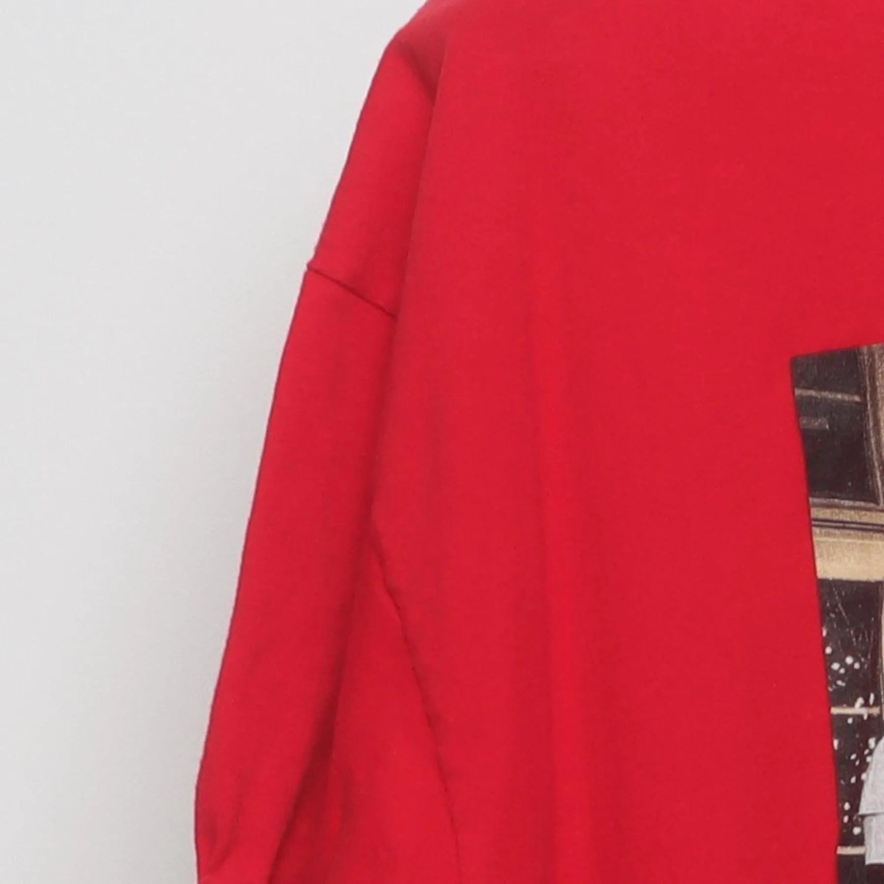 Close-up of the Left sleeve on the Vintage Y2K Star Wars "Darth Vader Christmas Tree" T-Shirt - L