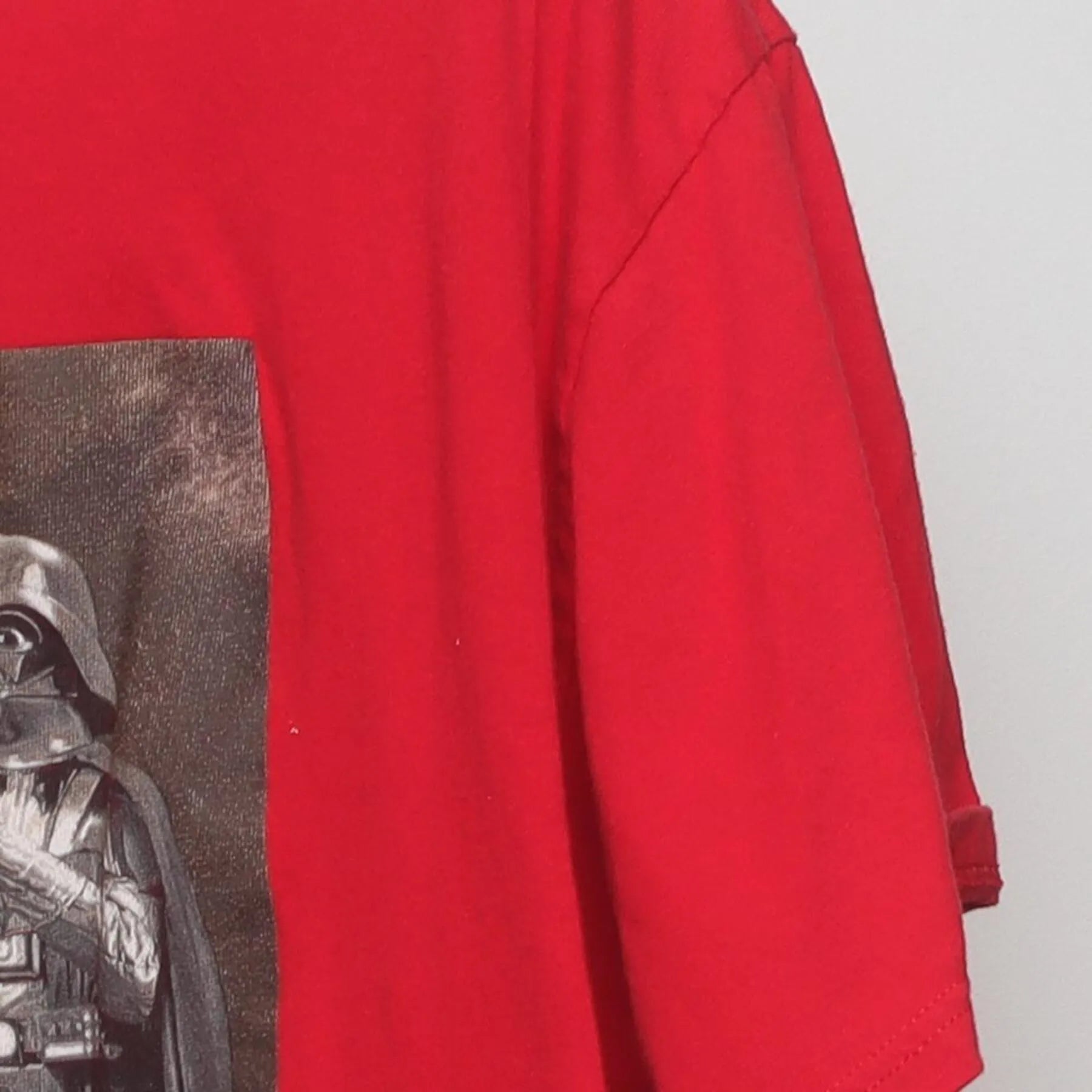 Close-up of the Right sleeve on the Vintage Y2K Star Wars "Darth Vader Christmas Tree" T-Shirt - L