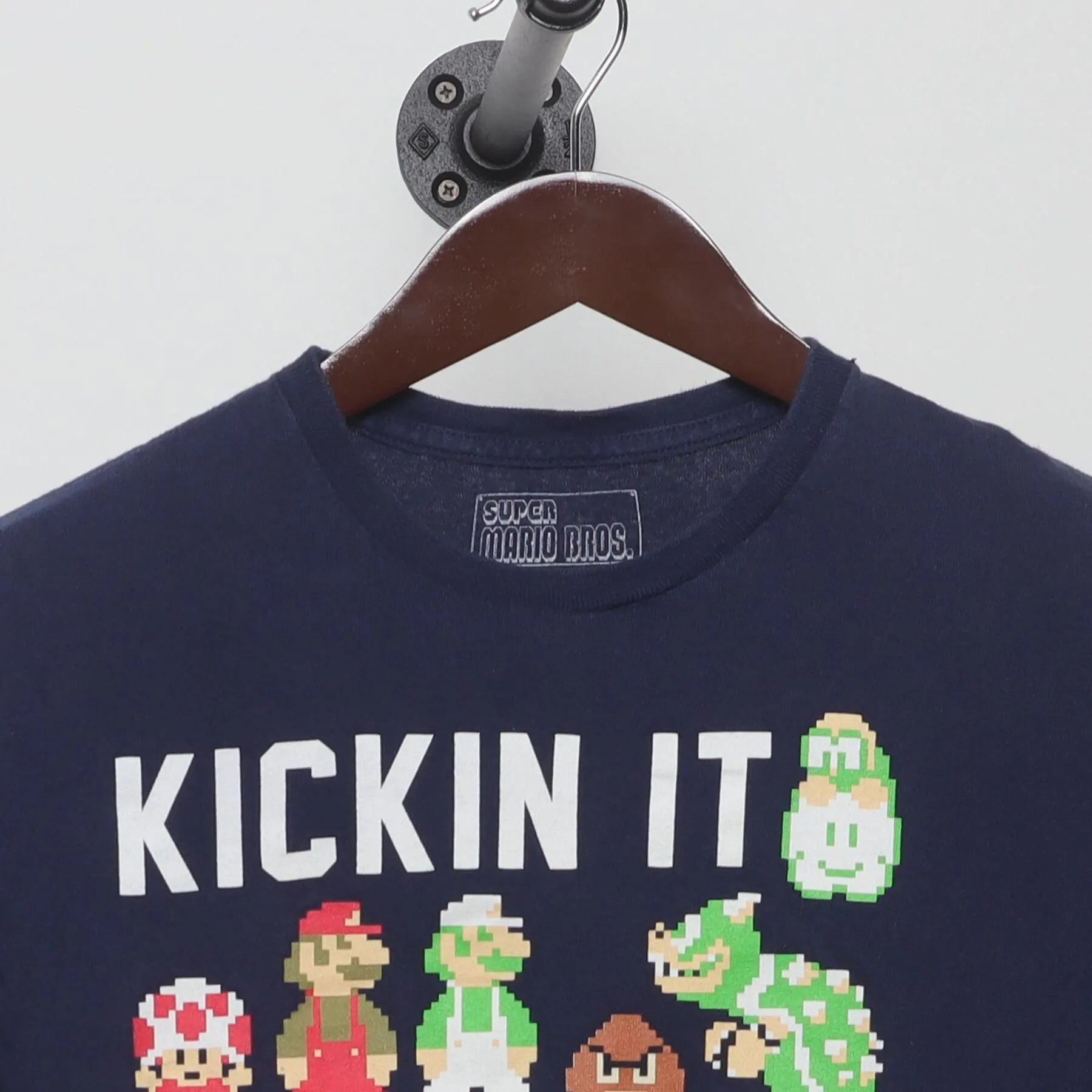 Close-up of the collar and tag on the Vintage Y2K Super Mario Bros. "Kickin It Old School" T-Shirt - S