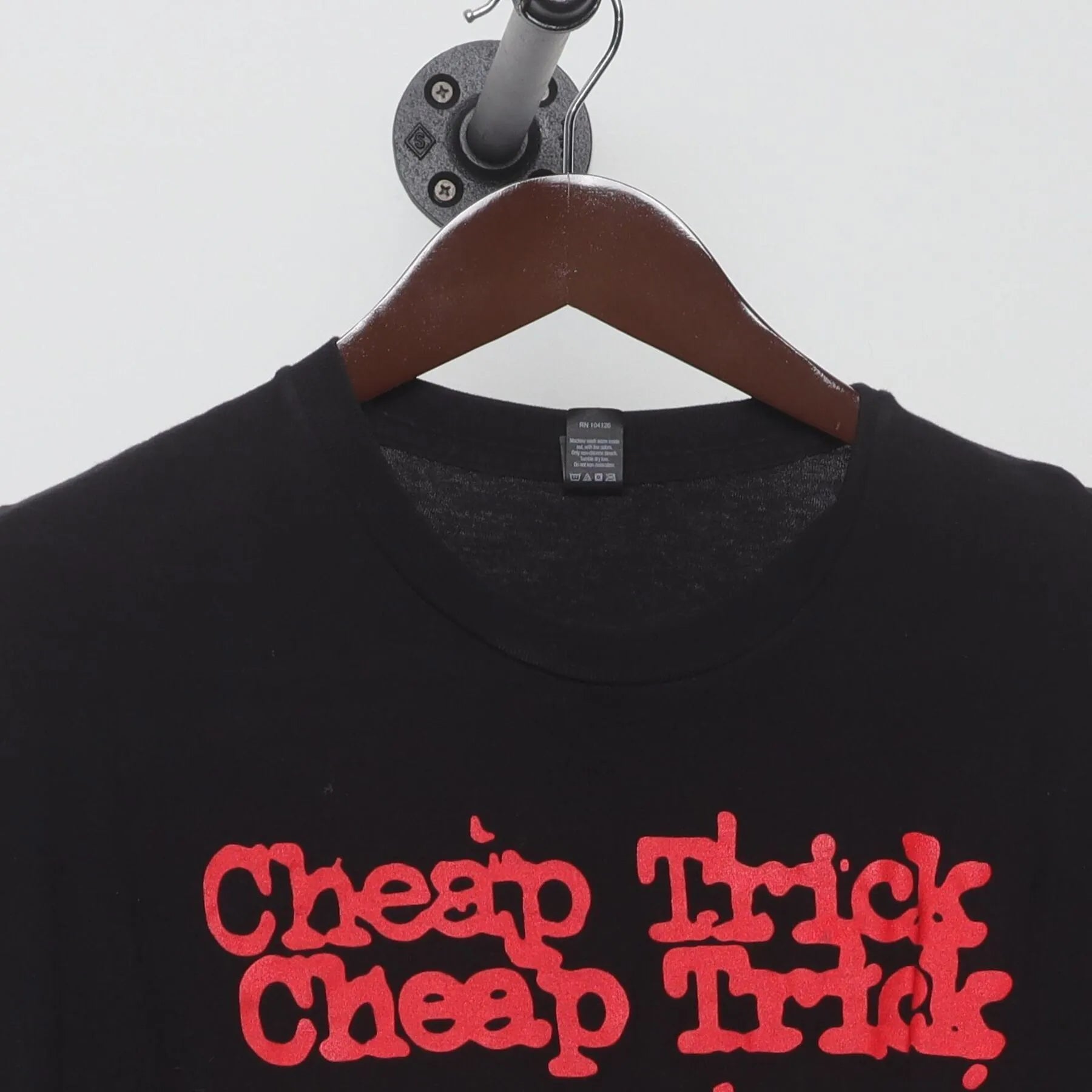 Close-up of the collar and tag on the Vintage Y2K Cheap Trick "Stacked Logo" T-Shirt - L