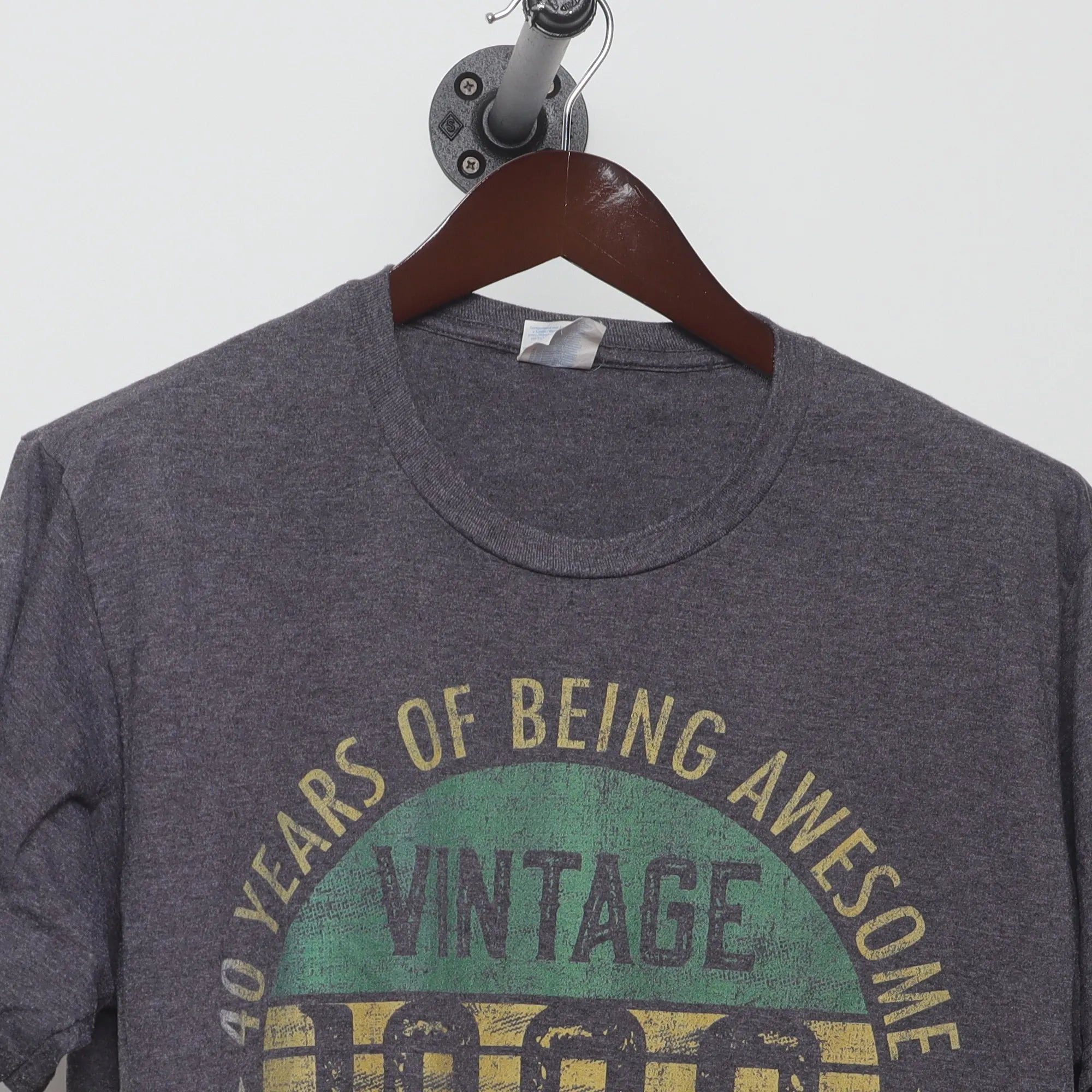 Close-up of the collar and tag on the Vintage 1982 40th Birthday Graphic T-Shirt L