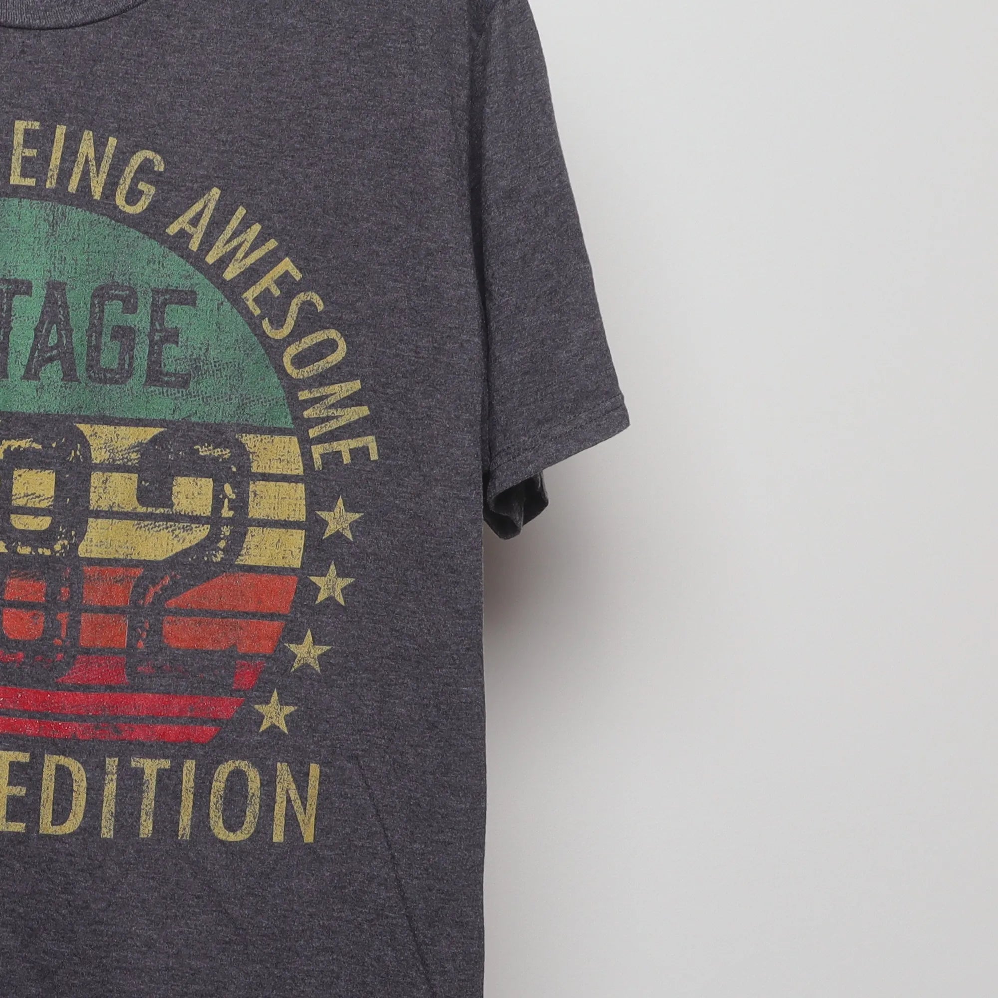 Close-up of the sleeve on the Vintage 1982 40th Birthday Graphic T-Shirt L