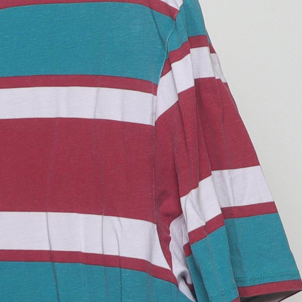 Close-up of the sleeve on the Vintage 1990s Guess "Striped Logo" T-Shirt - XL