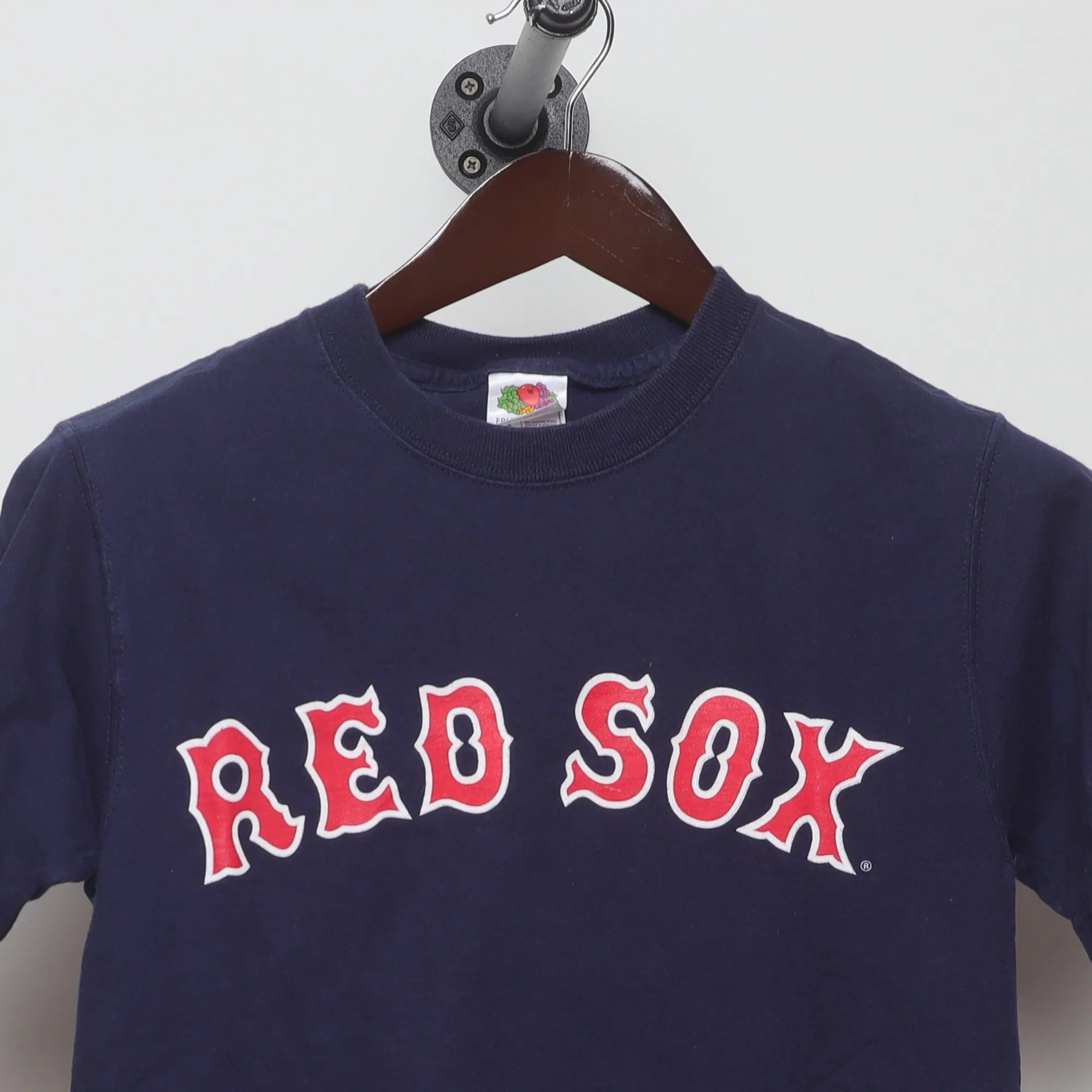 Close-up of the collar and tag on the Vintage 2000s Boston Red Sox Pokey Reese #3 T-Shirt S