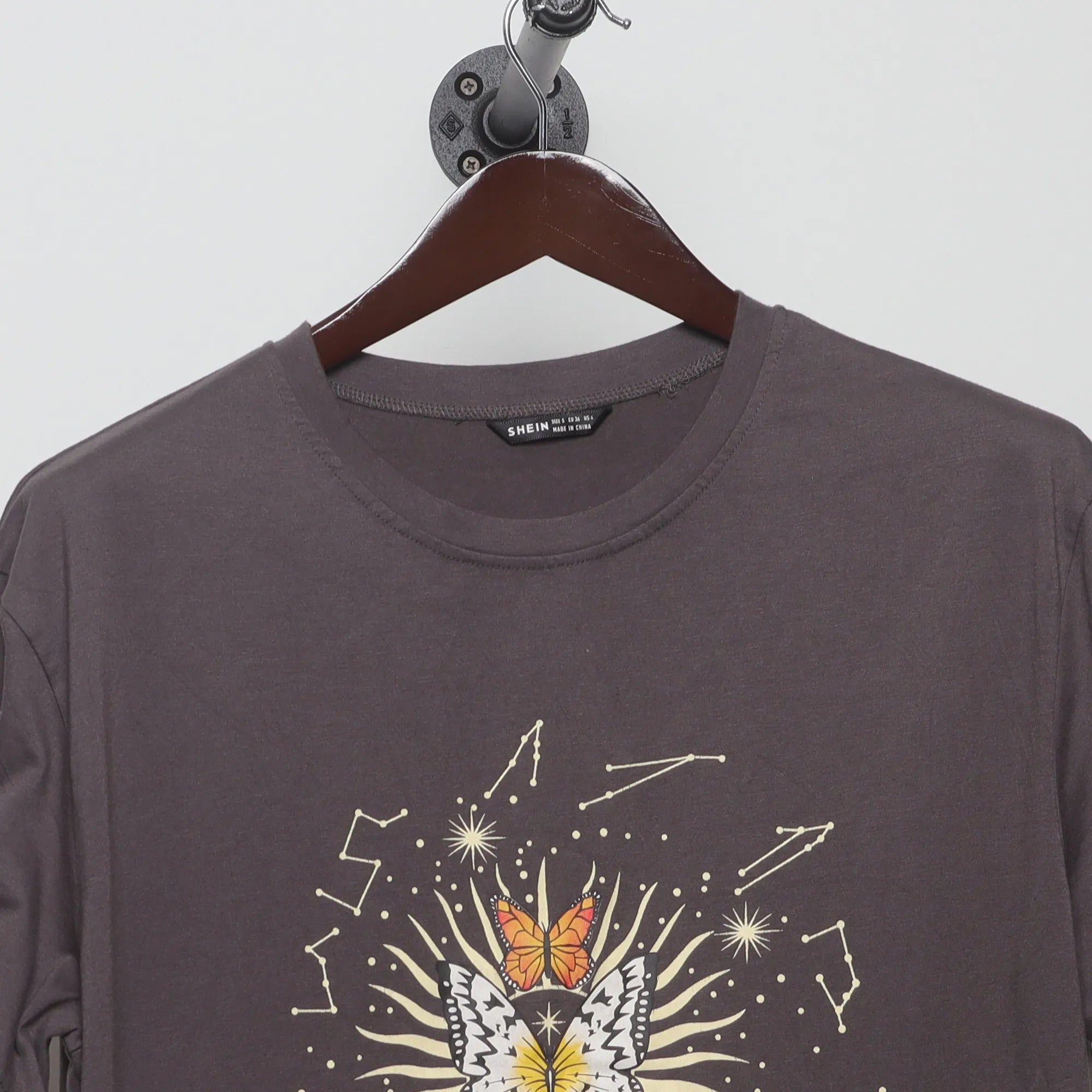 Close-up of the collar and tag on the Vintage 2000s Celestial Butterfly Graphic Tee M