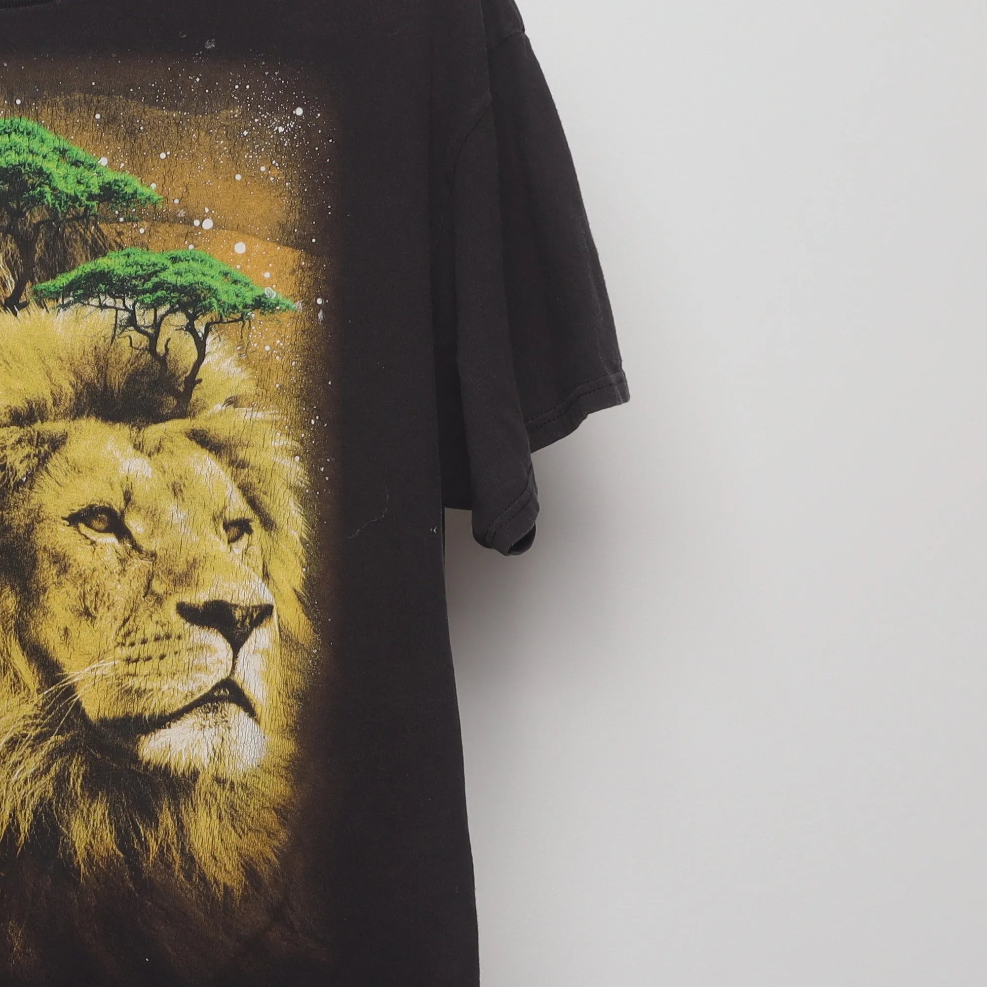 Close-up of the sleeve on the Vintage 2000s Cosmic Lion Nature Graphic T-Shirt L