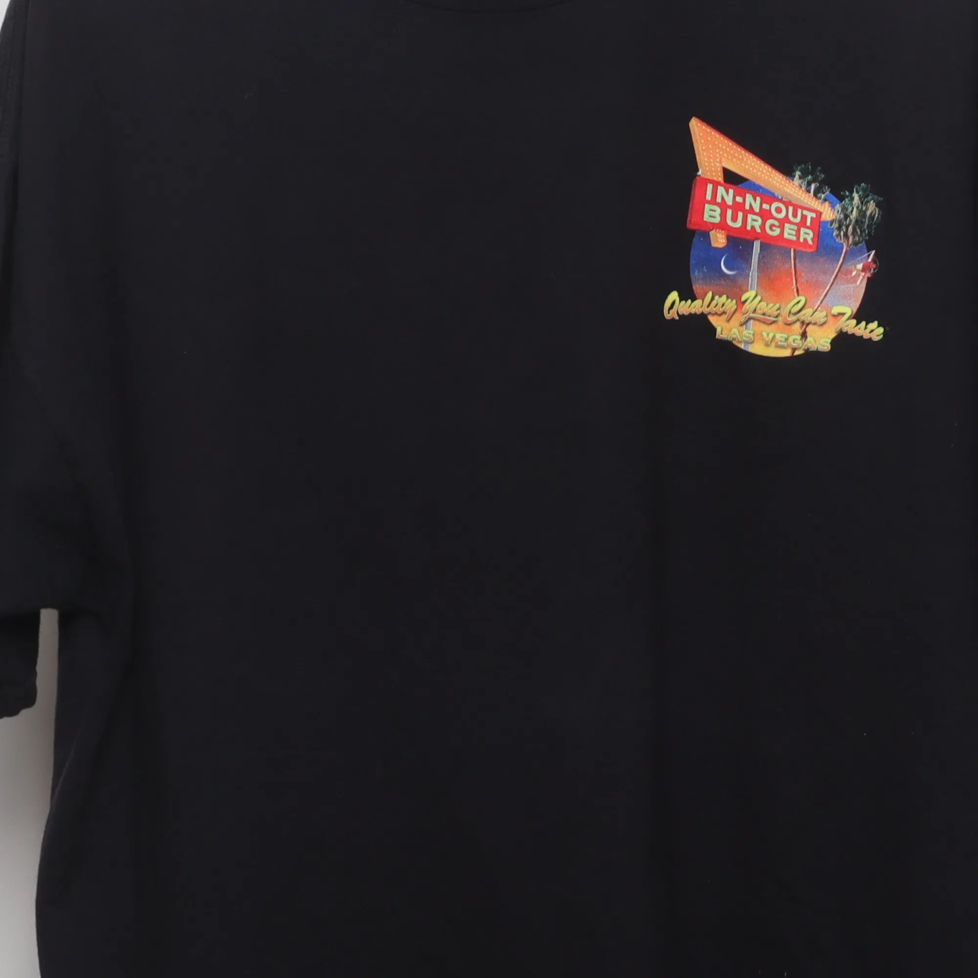 Close-up of the main graphic on the Vintage 2000s In-N-Out Classic Car T-Shirt XL