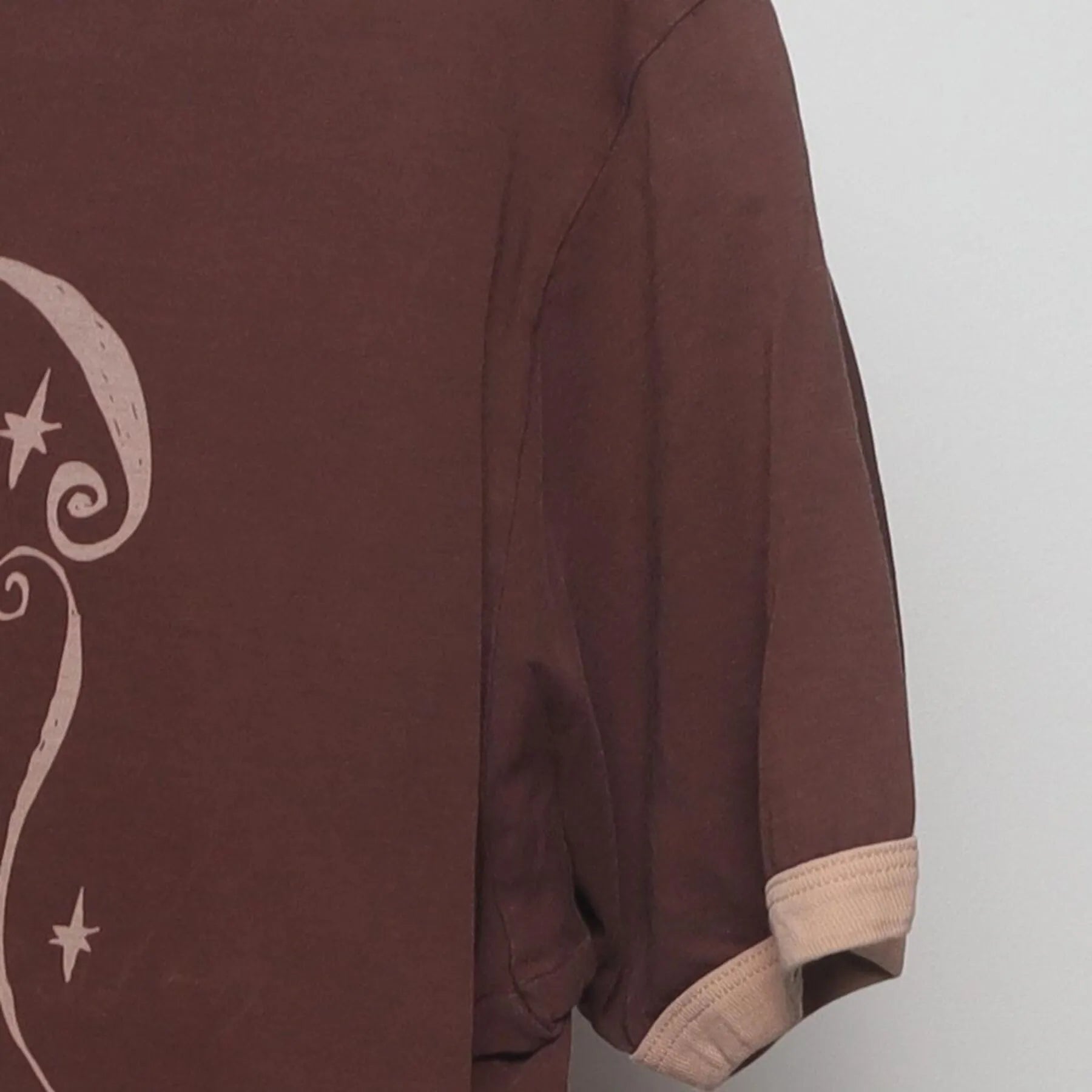Close-up of the Right sleeve on the Vintage Y2K McCafé "Coffee Menu" T-Shirt - M