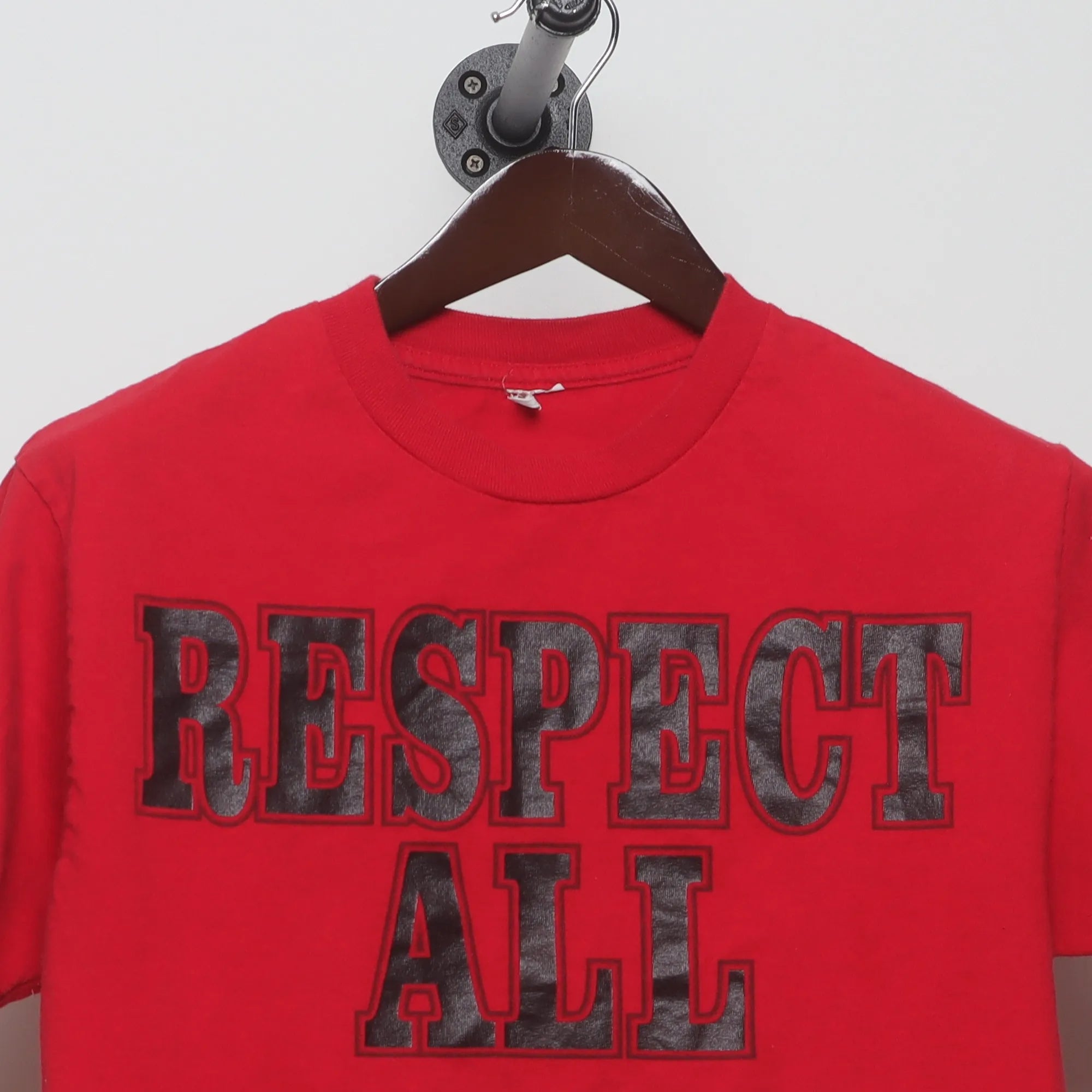 Close-up of the collar and tag on the Vintage 2000s Respect All Fear None Graphic Tee S