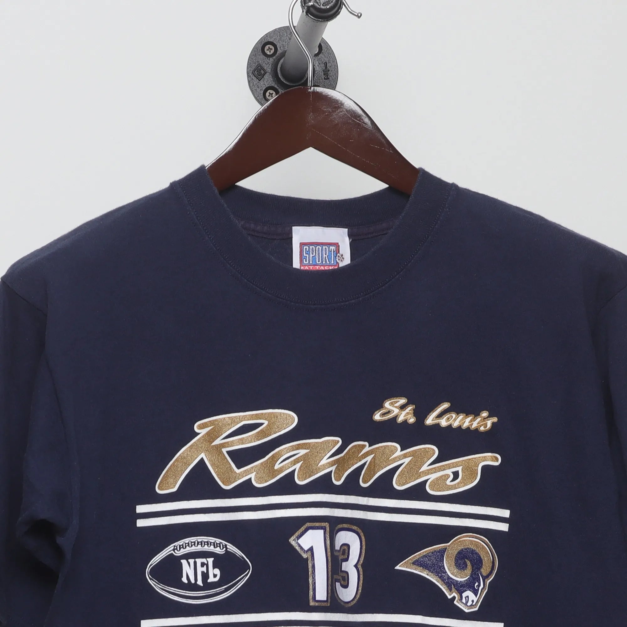Close-up of the collar and tag on the Vintage 2000s St. Louis Rams Kurt Warner T-Shirt M
