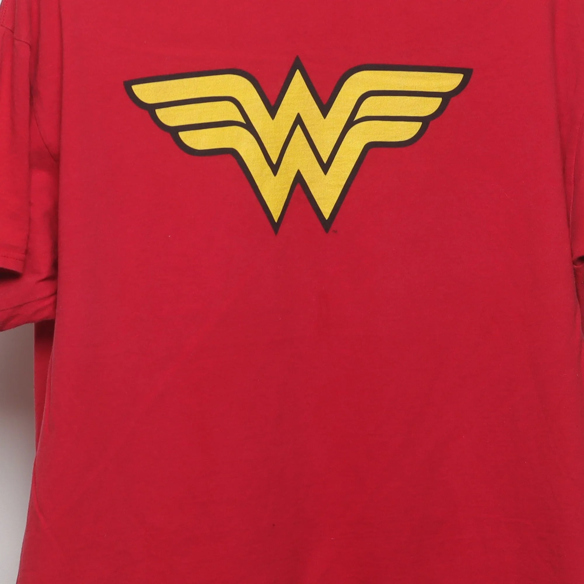 Close-up of the main graphic on the Vintage 2000s Wonder Woman Classic Logo T-Shirt L