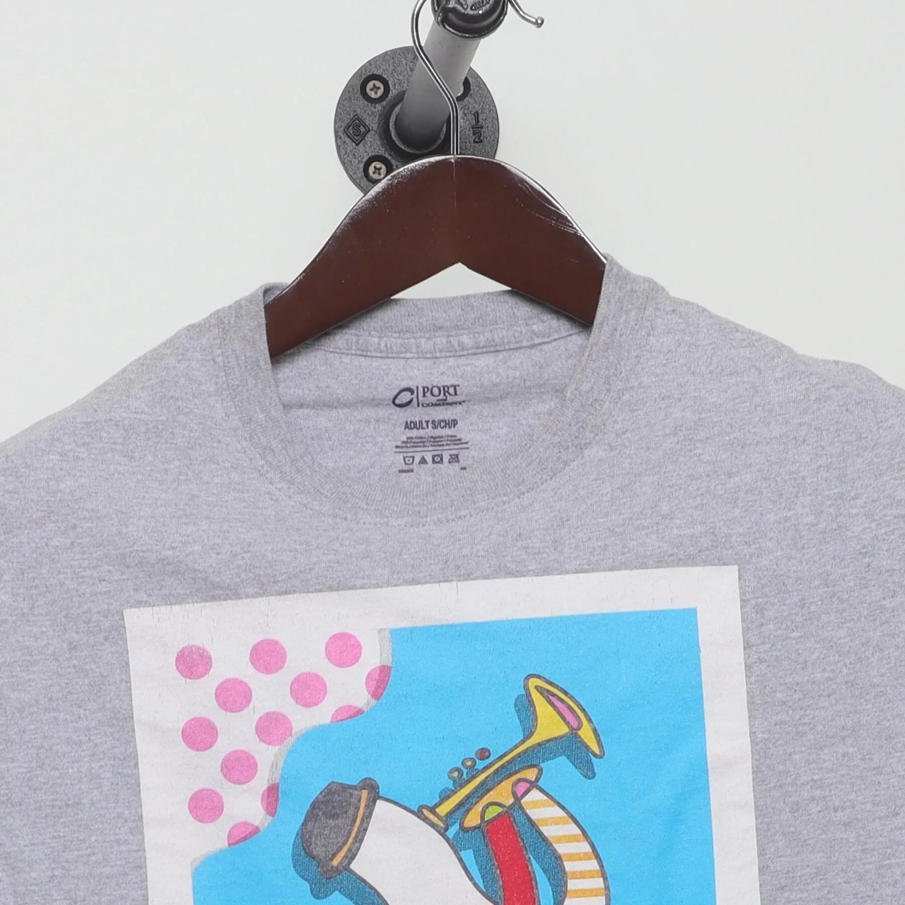 Close-up of the collar and tag on the Vintage 2010s Atlanta Jazz Festival "39th Annual Performers" T-Shirt - S