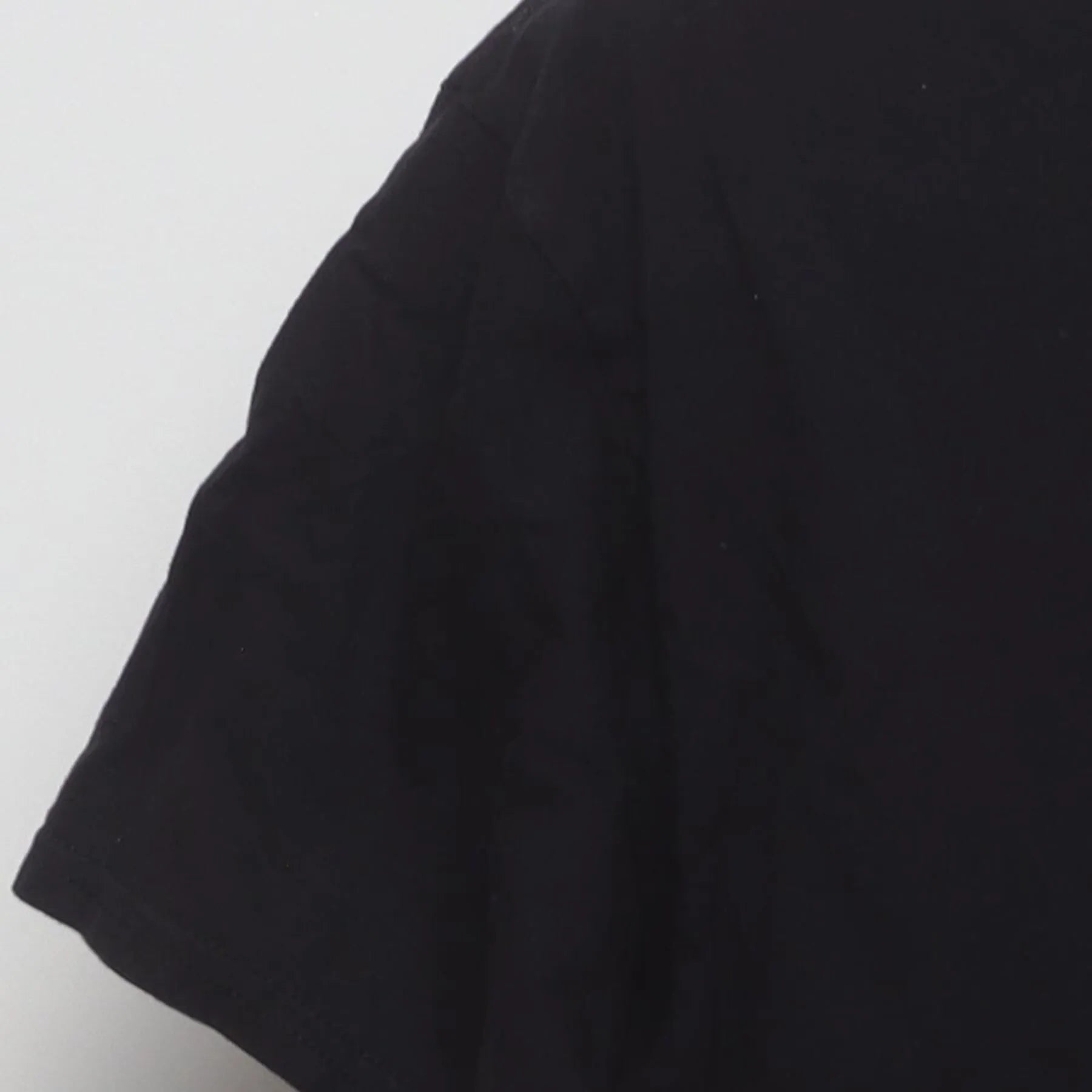 Close-up of the single stitch sleeve on the Vintage 2010s Attack on Titan "Eren Yeager Attack Titan" T-Shirt - L