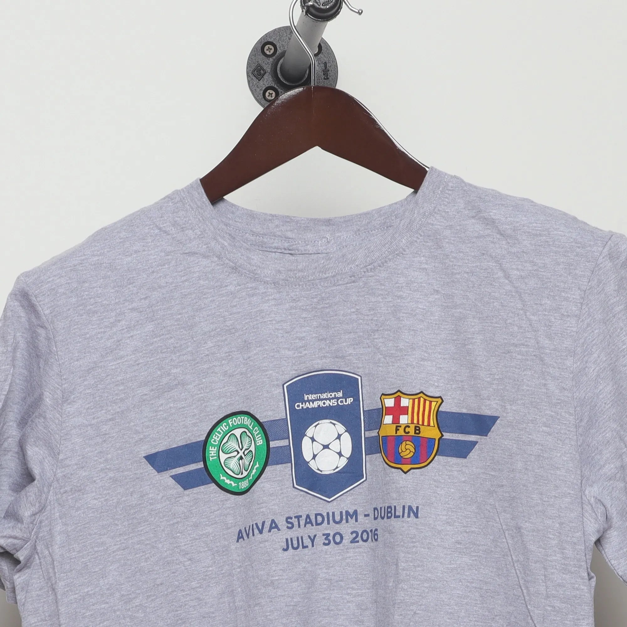 Close-up of the collar and tag on the Vintage 2010s Champions Cup Soccer Match T-Shirt M