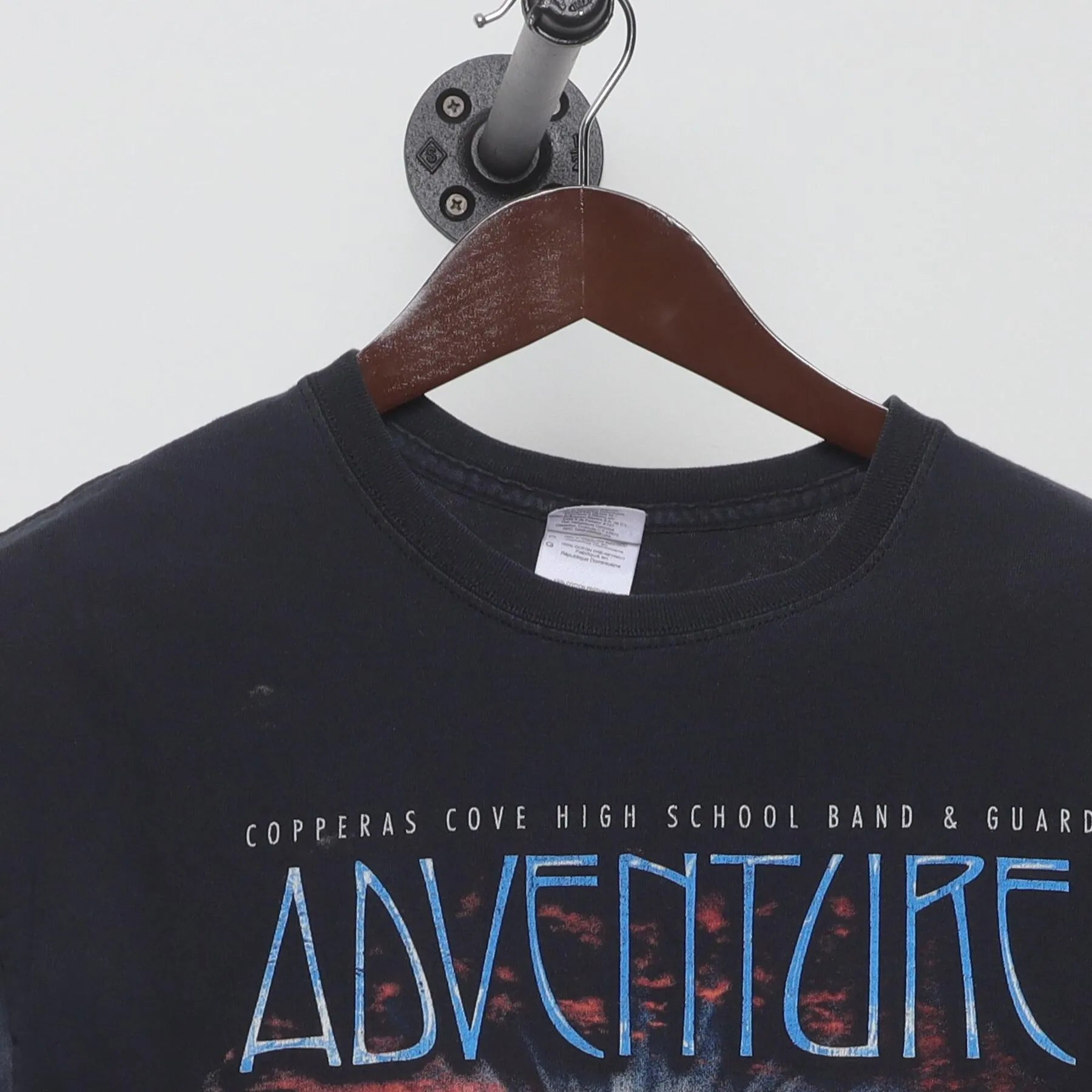Close-up of the collar and tag on the Vintage 2010s Copperas Cove High School Band "Adventure" T-Shirt - M
