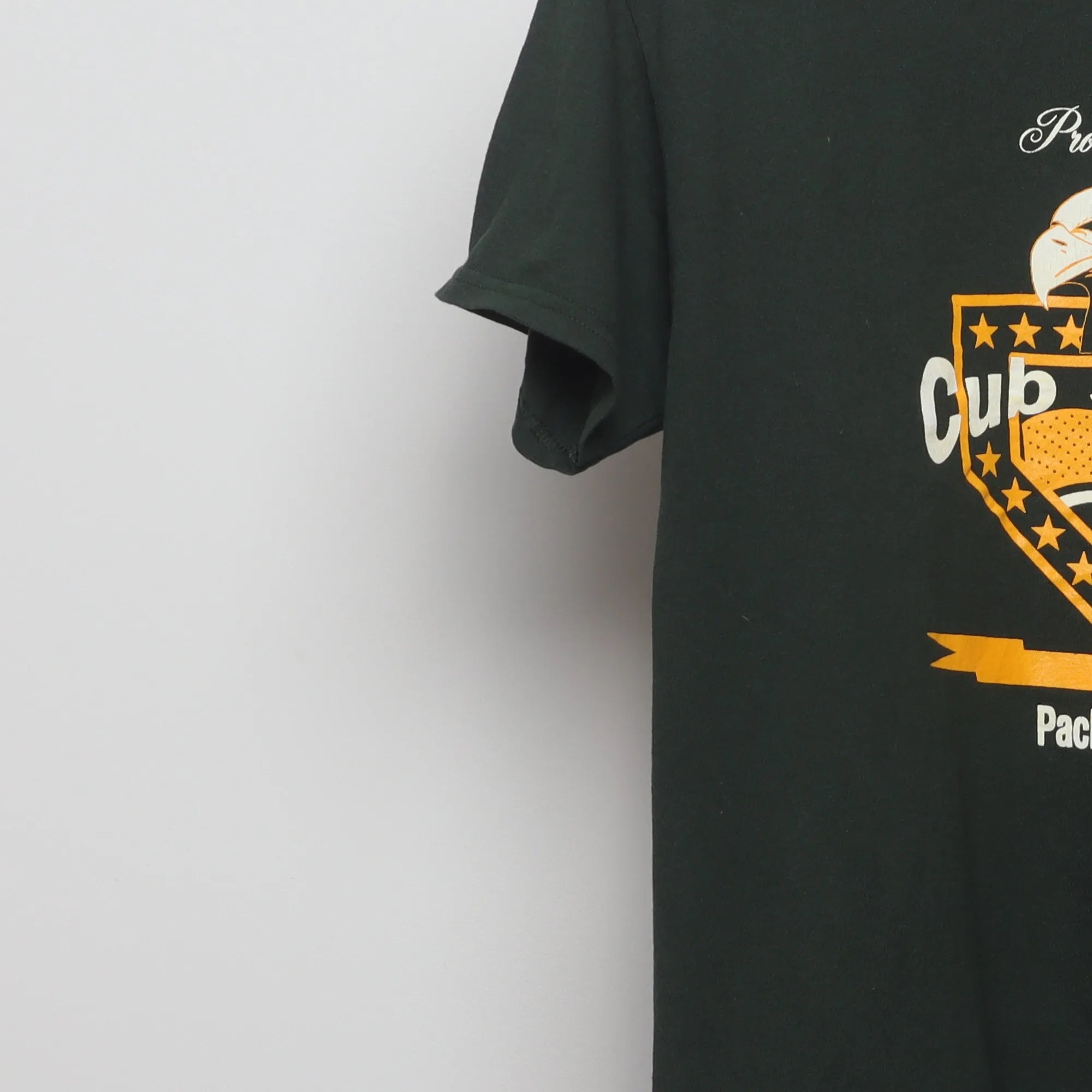 Close-up of the sleeve on the Vintage 2010s Cub Scout Pack 4020 Graphic T-Shirt L
