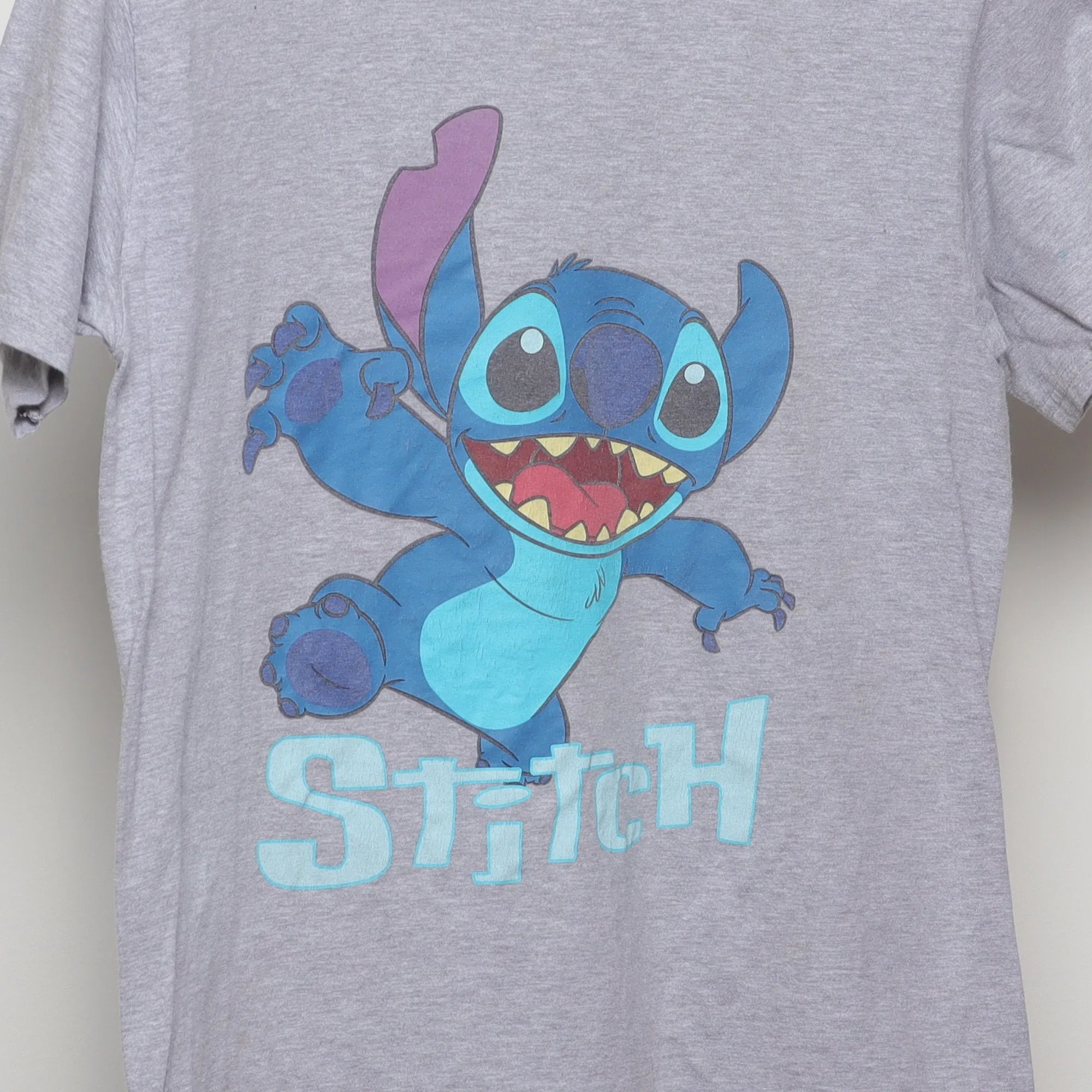 Close-up of the main graphic on the Vintage 2010s Disney Stitch Graphic T-Shirt S