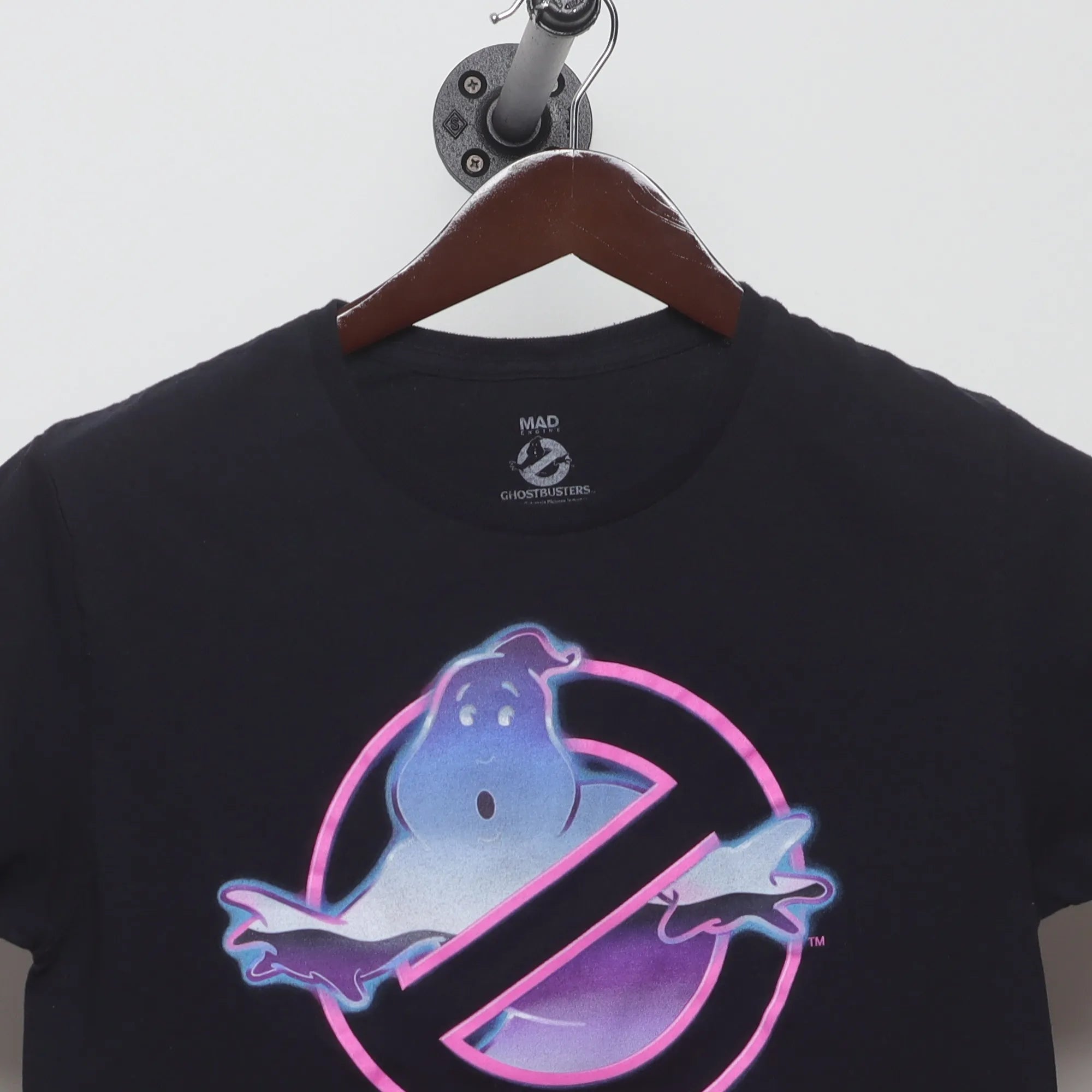 Close-up of the collar and tag on the Vintage 2010s Ghostbusters Gradient Logo T-Shirt S