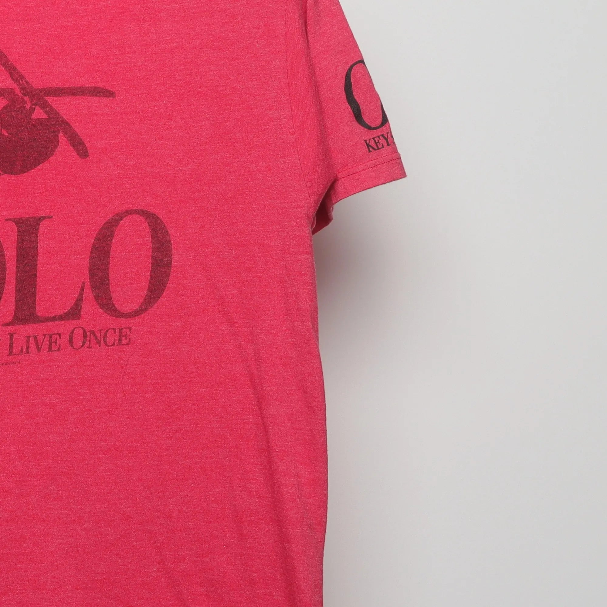 Close-up of the sleeve on the Vintage 2010s Keystone Ski YOLO Graphic T-Shirt M