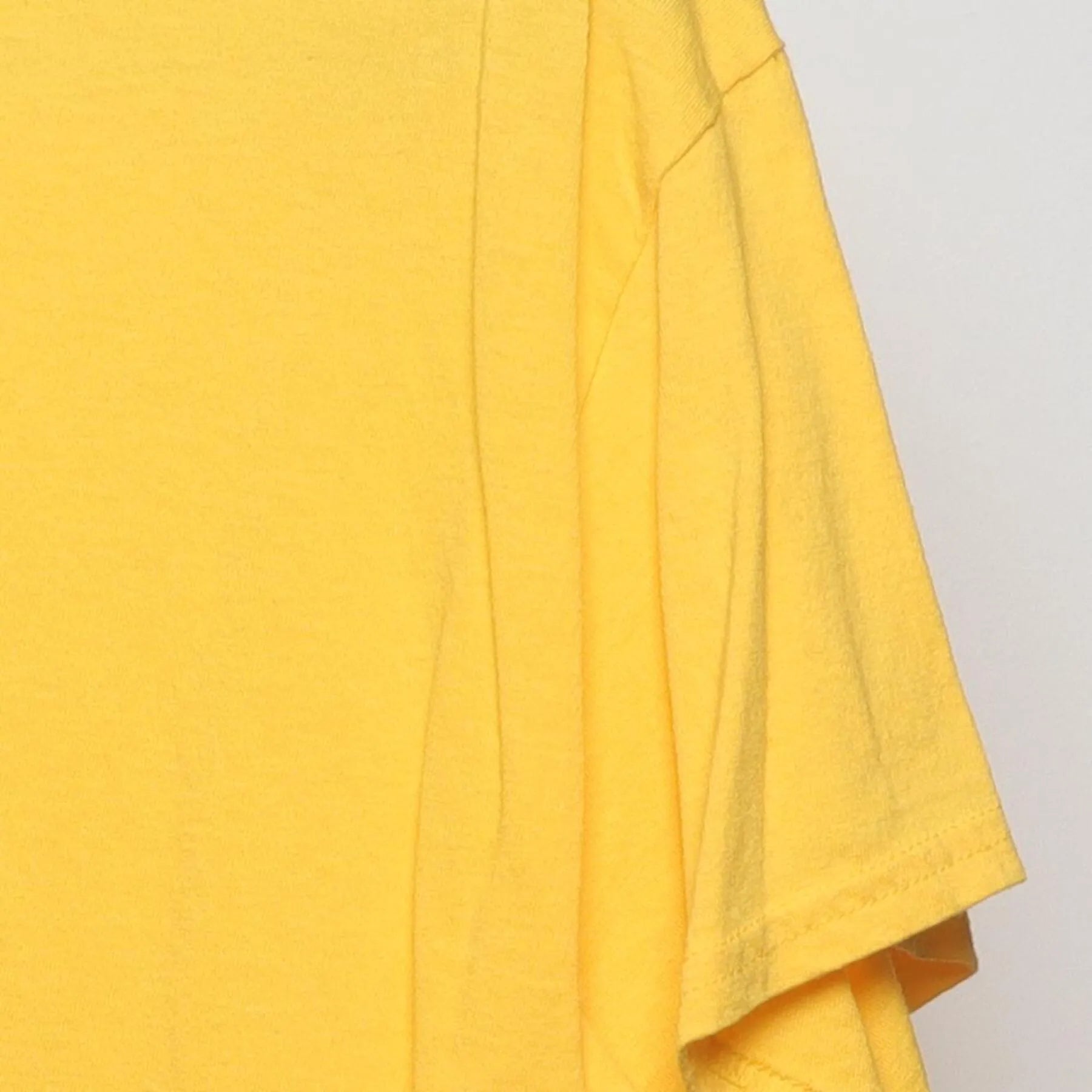 Close-up of the Right sleeve on the Vintage 2010s Despicable Me "Minions Pile" T-Shirt - S